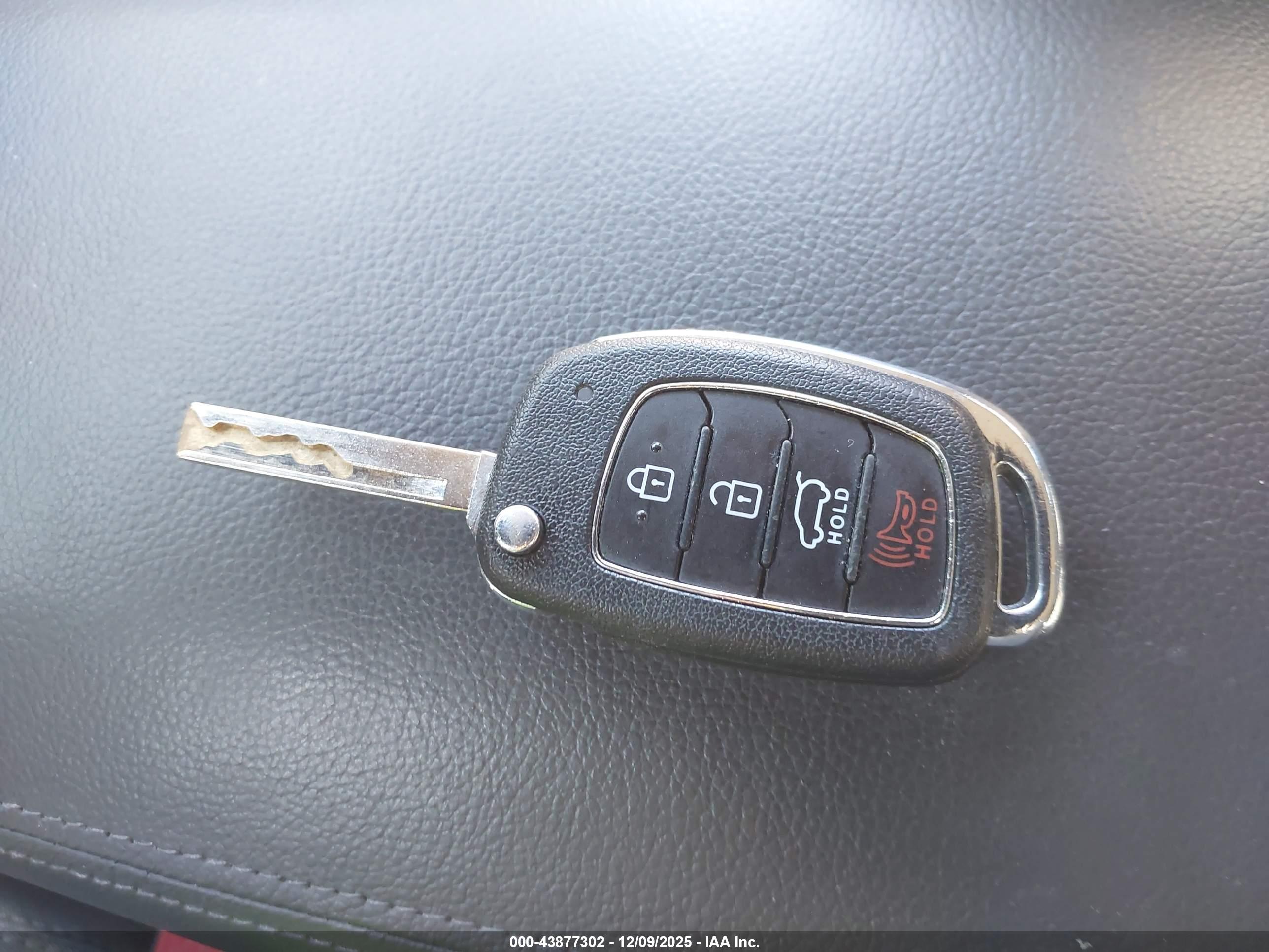 HYUNDAI SANTA image 11
