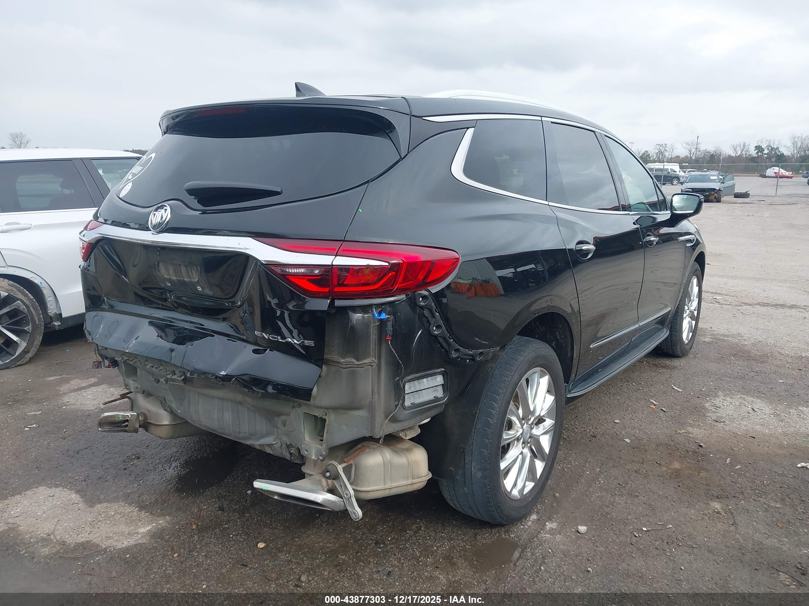 BUICK ENCLAVE image 4