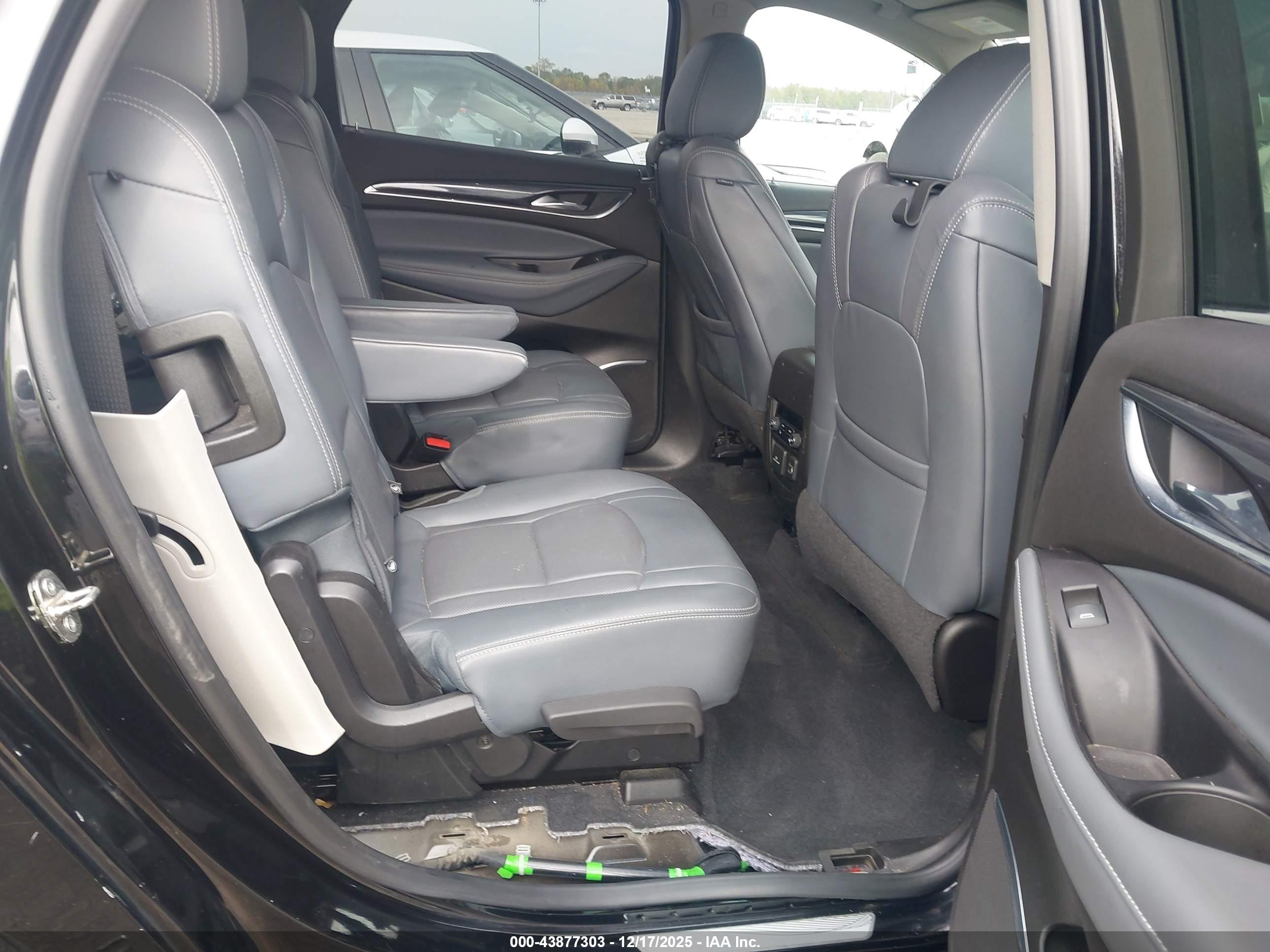 BUICK ENCLAVE image 8