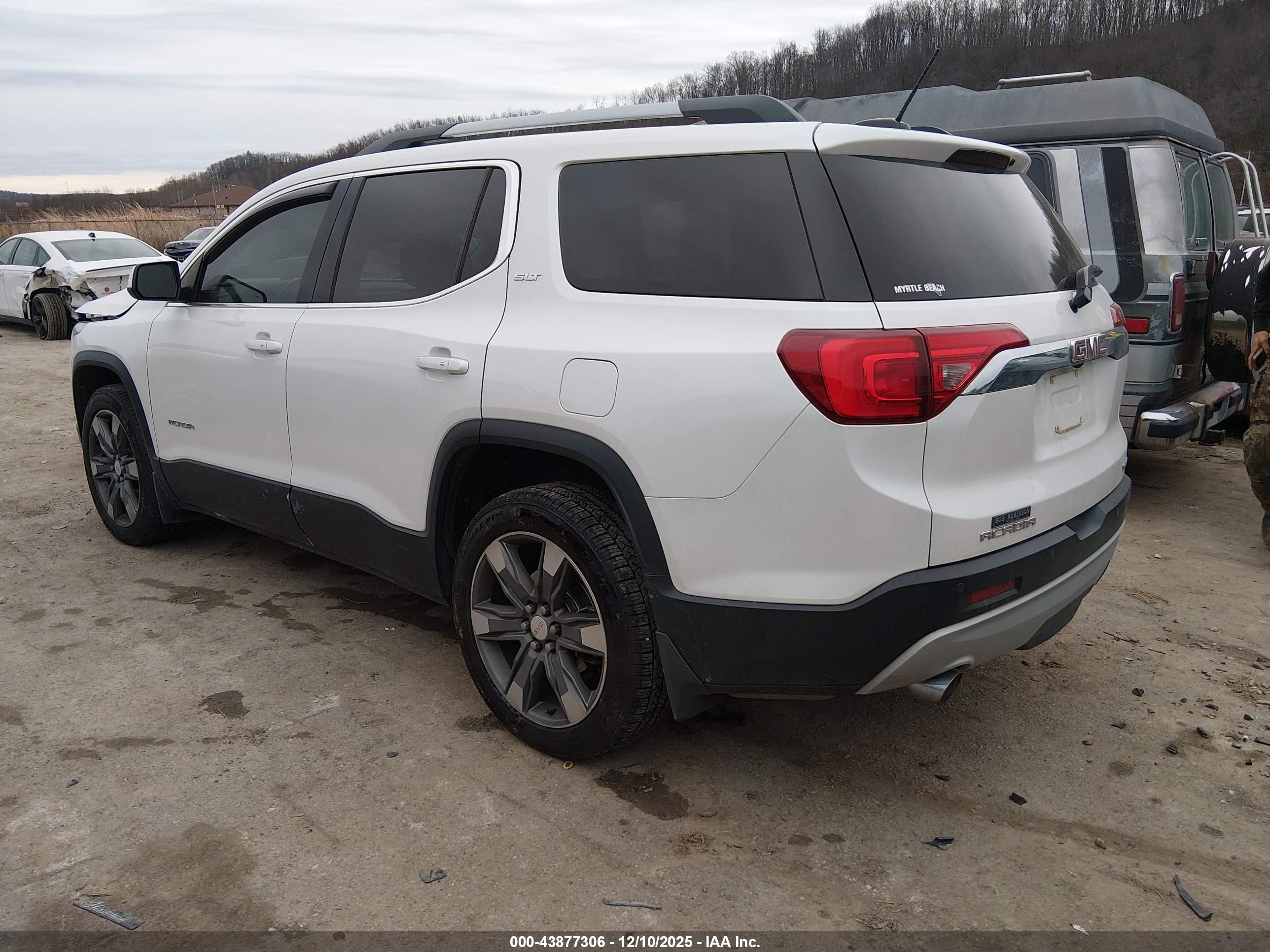 GMC ACADIA image 3