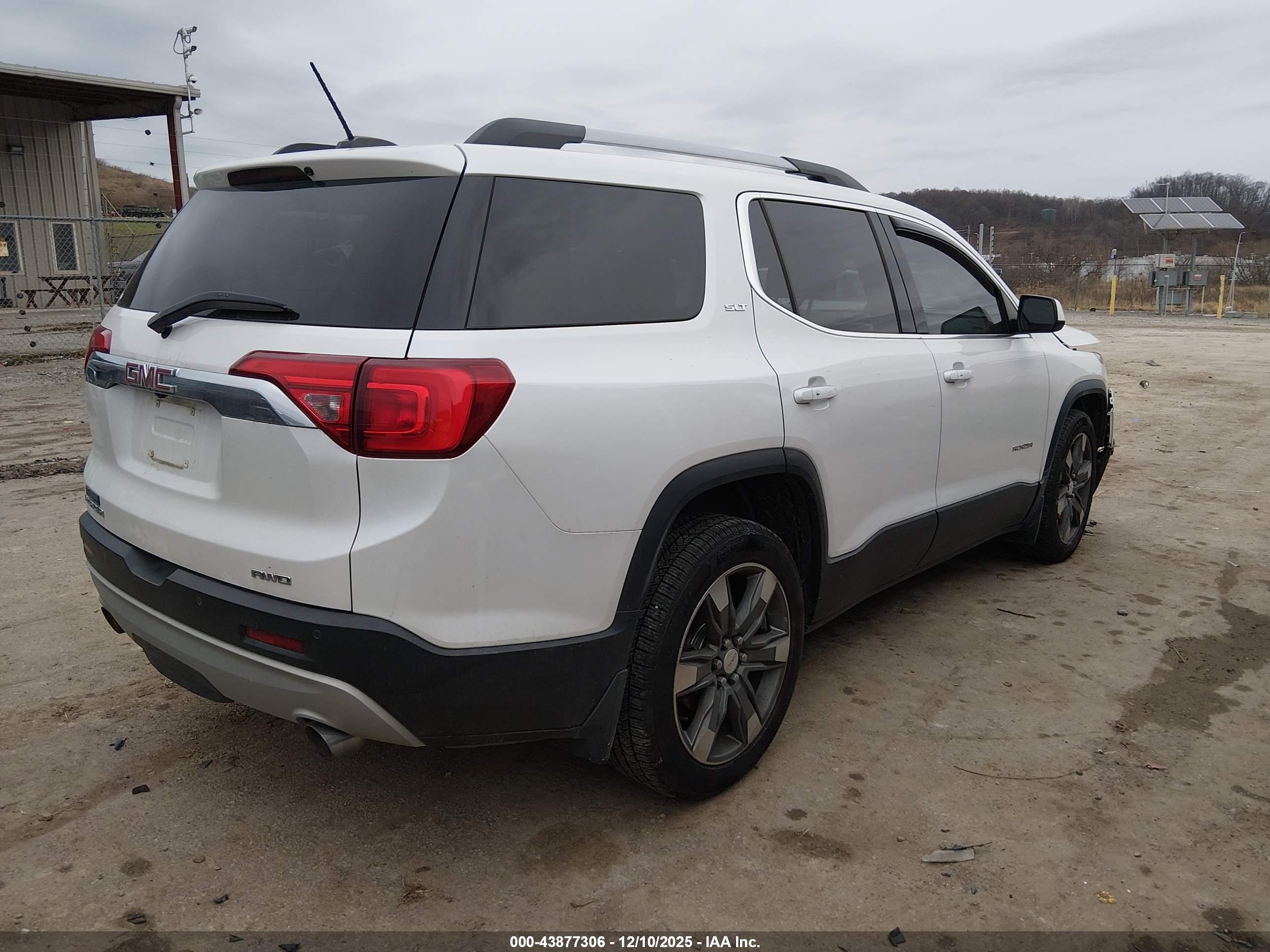 GMC ACADIA image 4