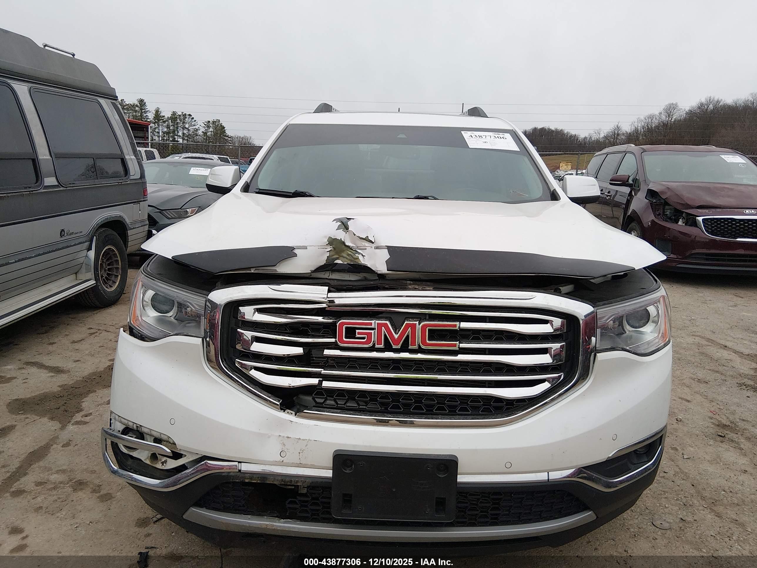 GMC ACADIA image 6