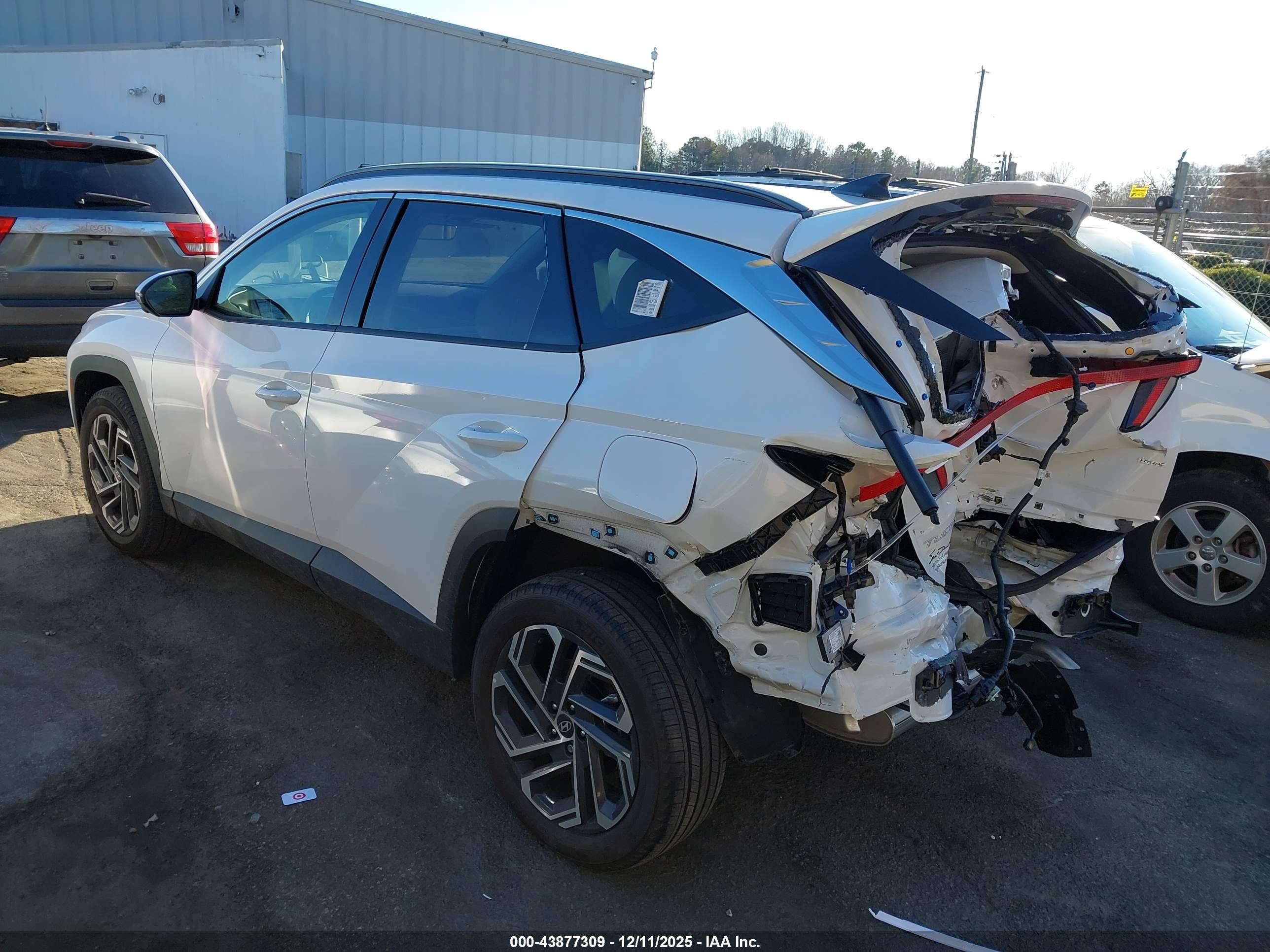 HYUNDAI TUCSON image 3