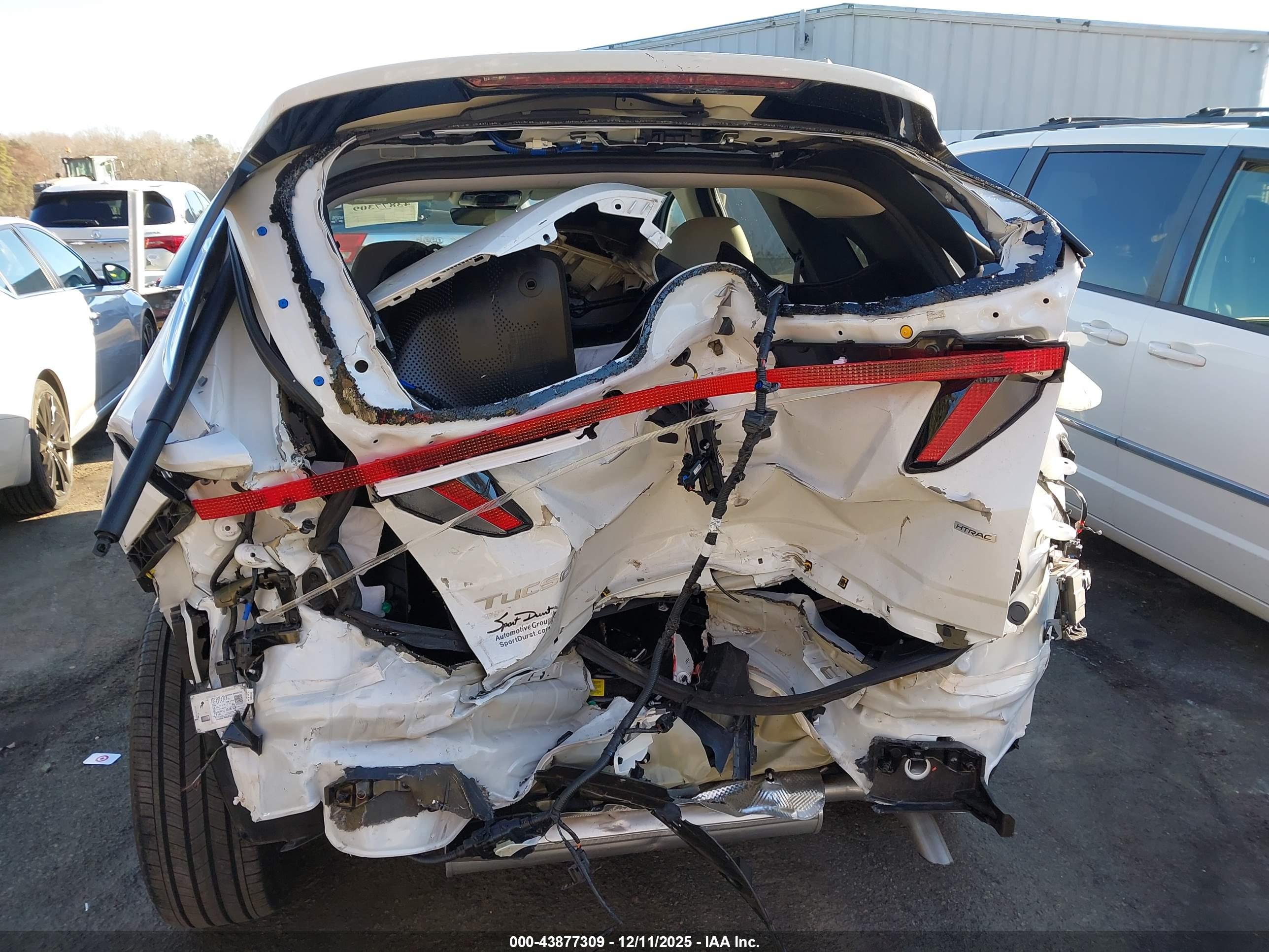 HYUNDAI TUCSON image 6