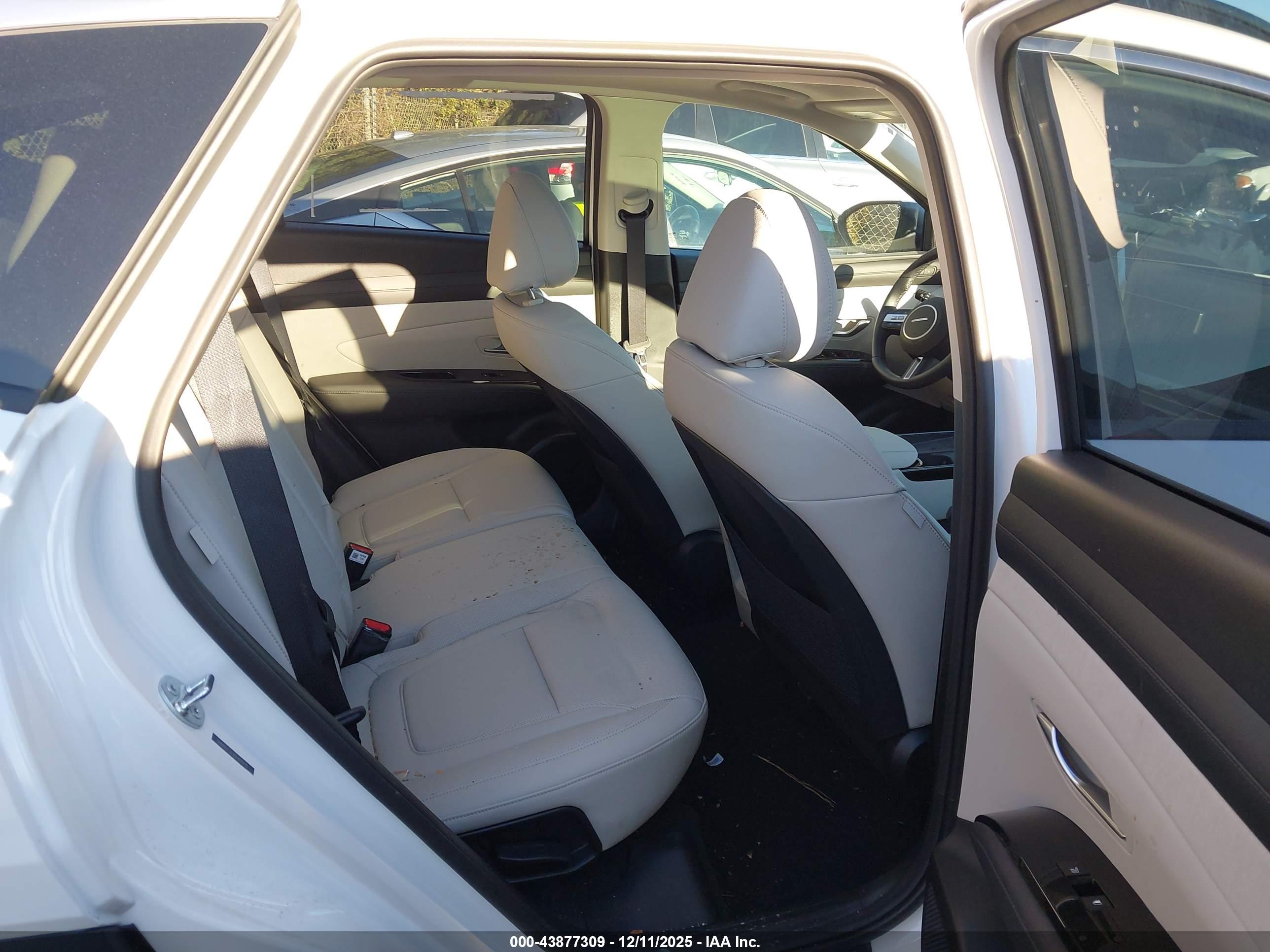 HYUNDAI TUCSON image 8