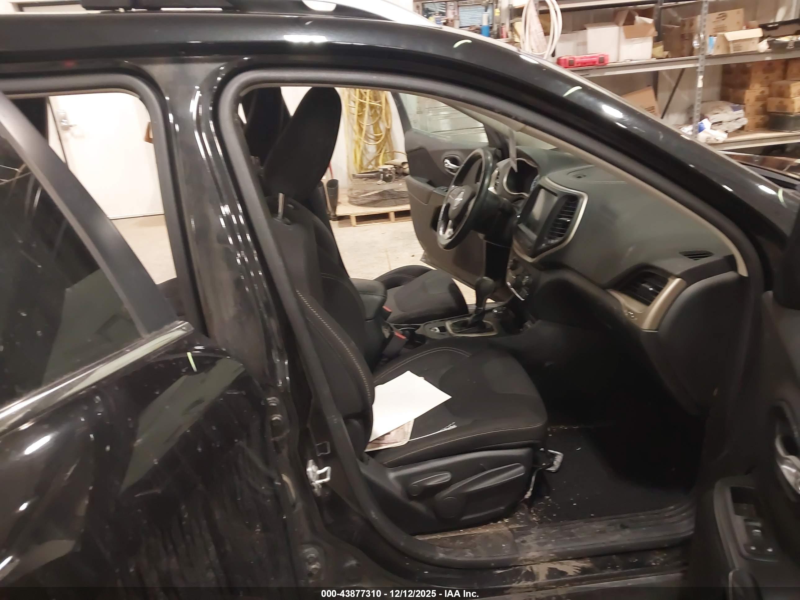 JEEP CHEROKEE image 5