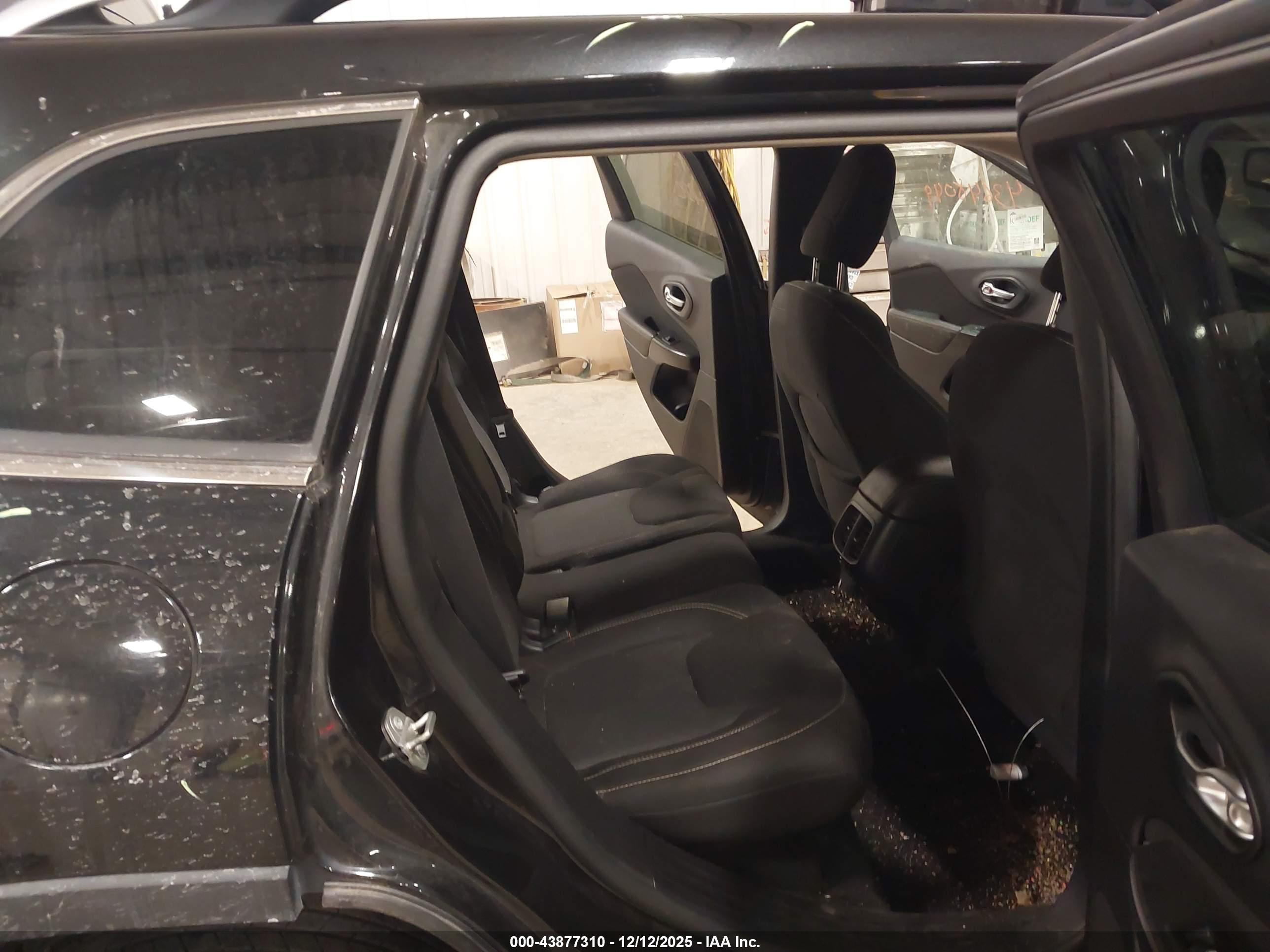 JEEP CHEROKEE image 8