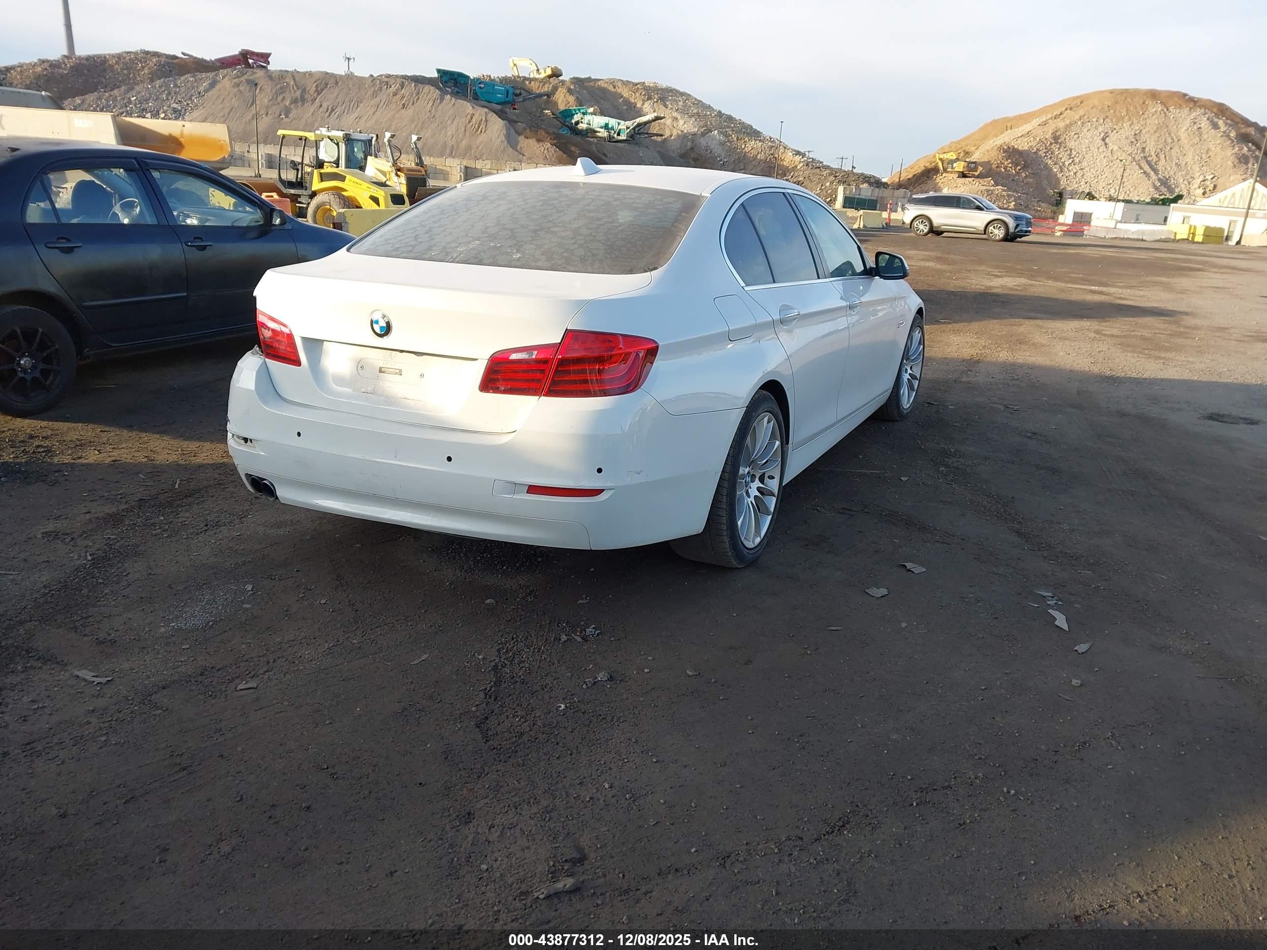 BMW 528I image 4