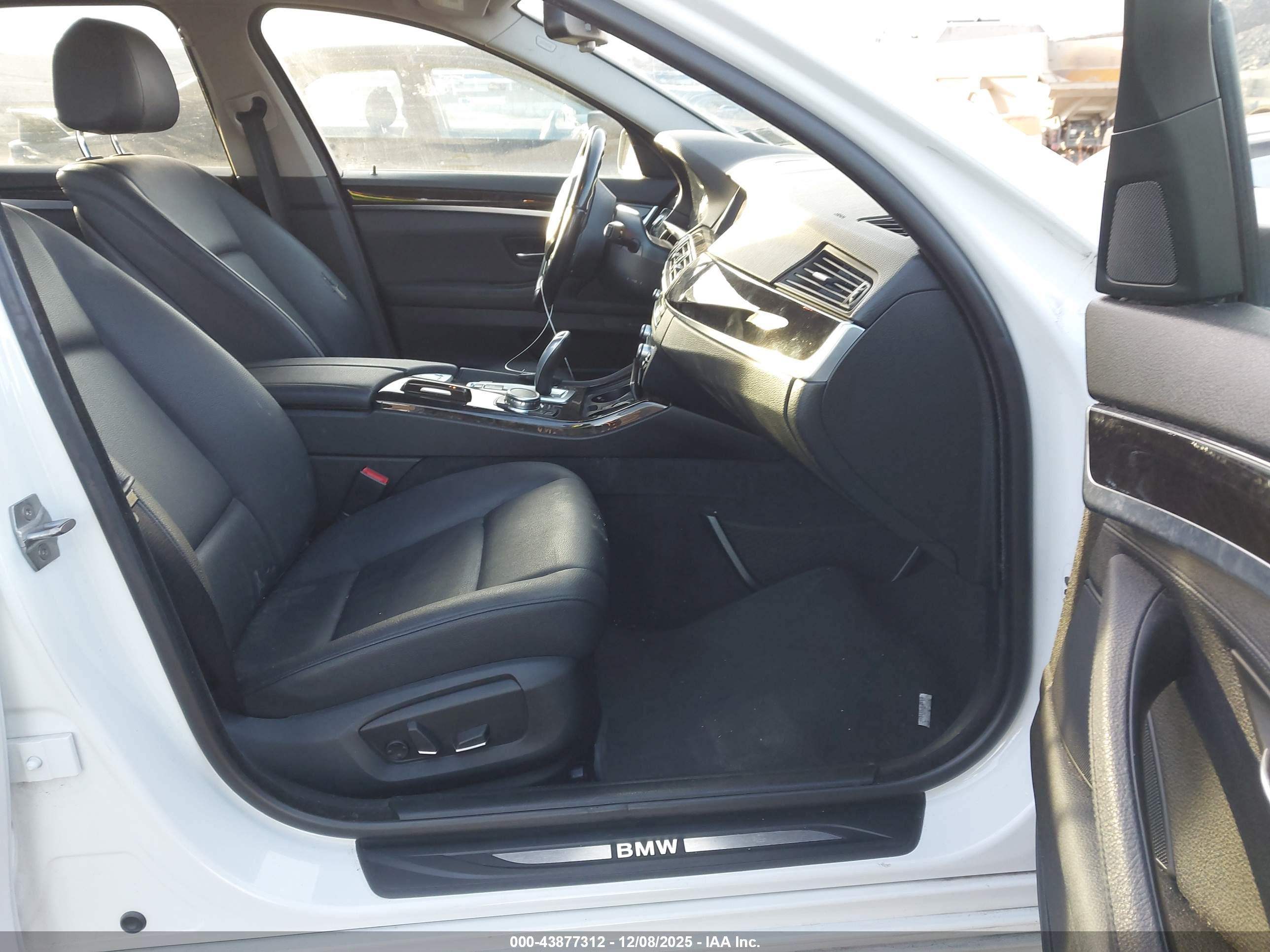 BMW 528I image 5