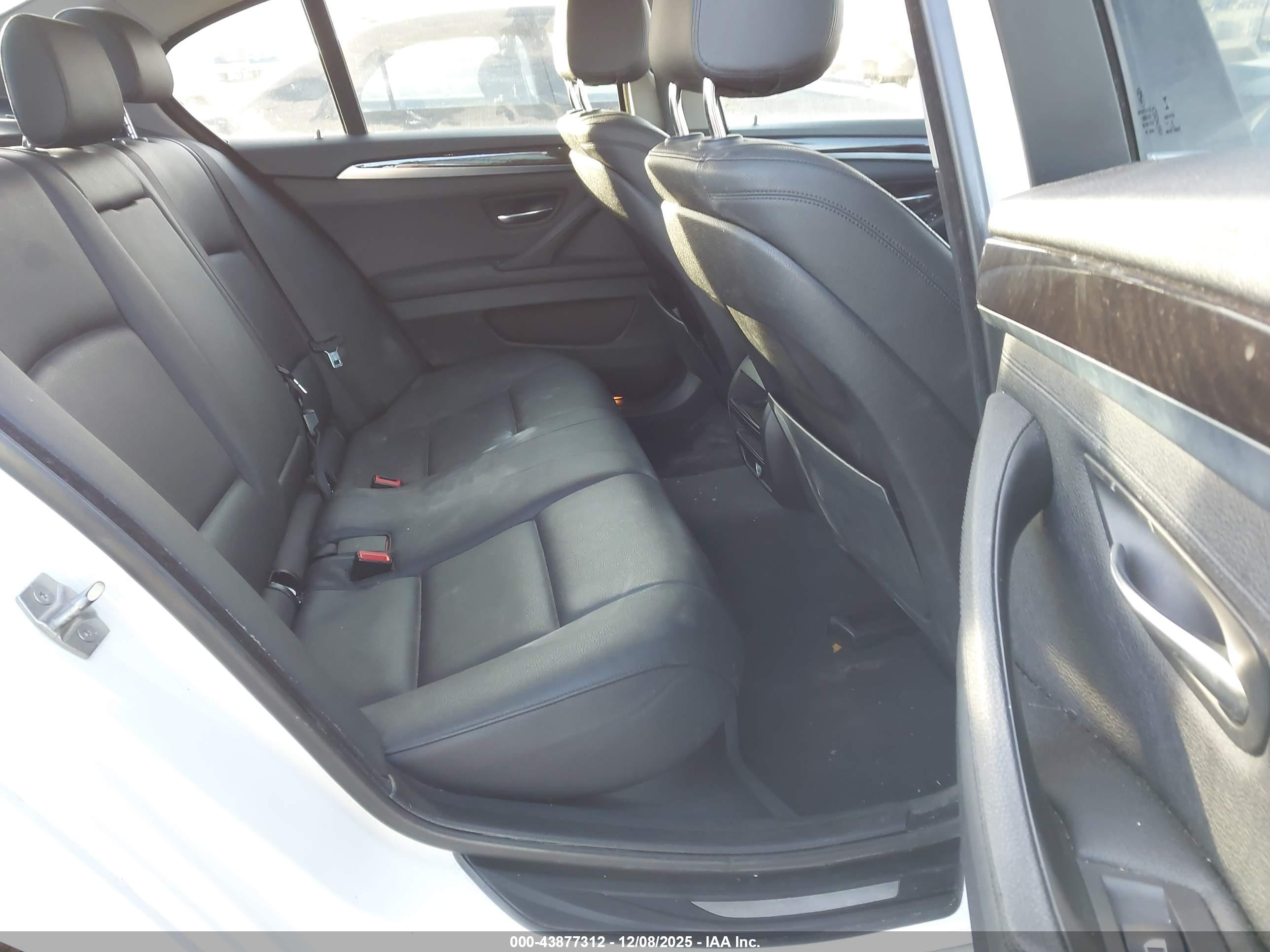 BMW 528I image 8
