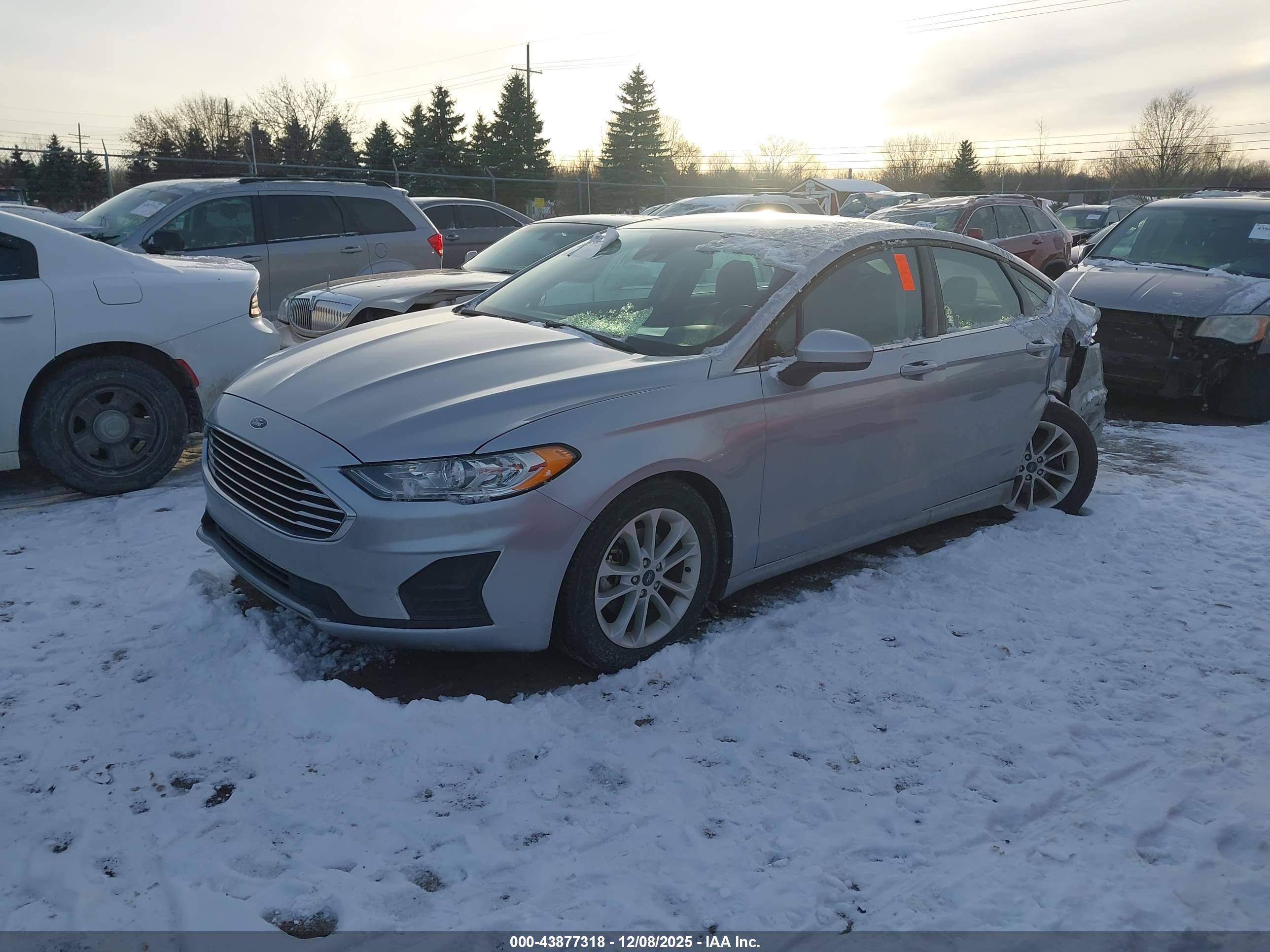 FORD FUSION image 2