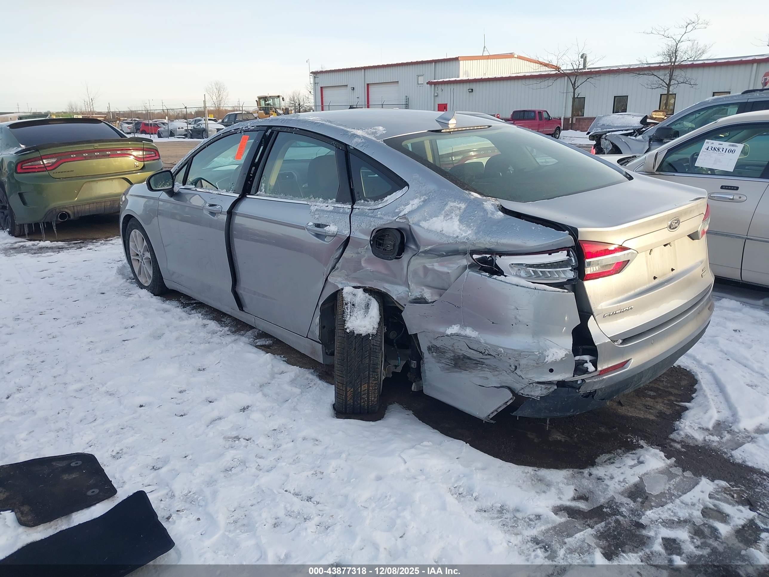 FORD FUSION image 3