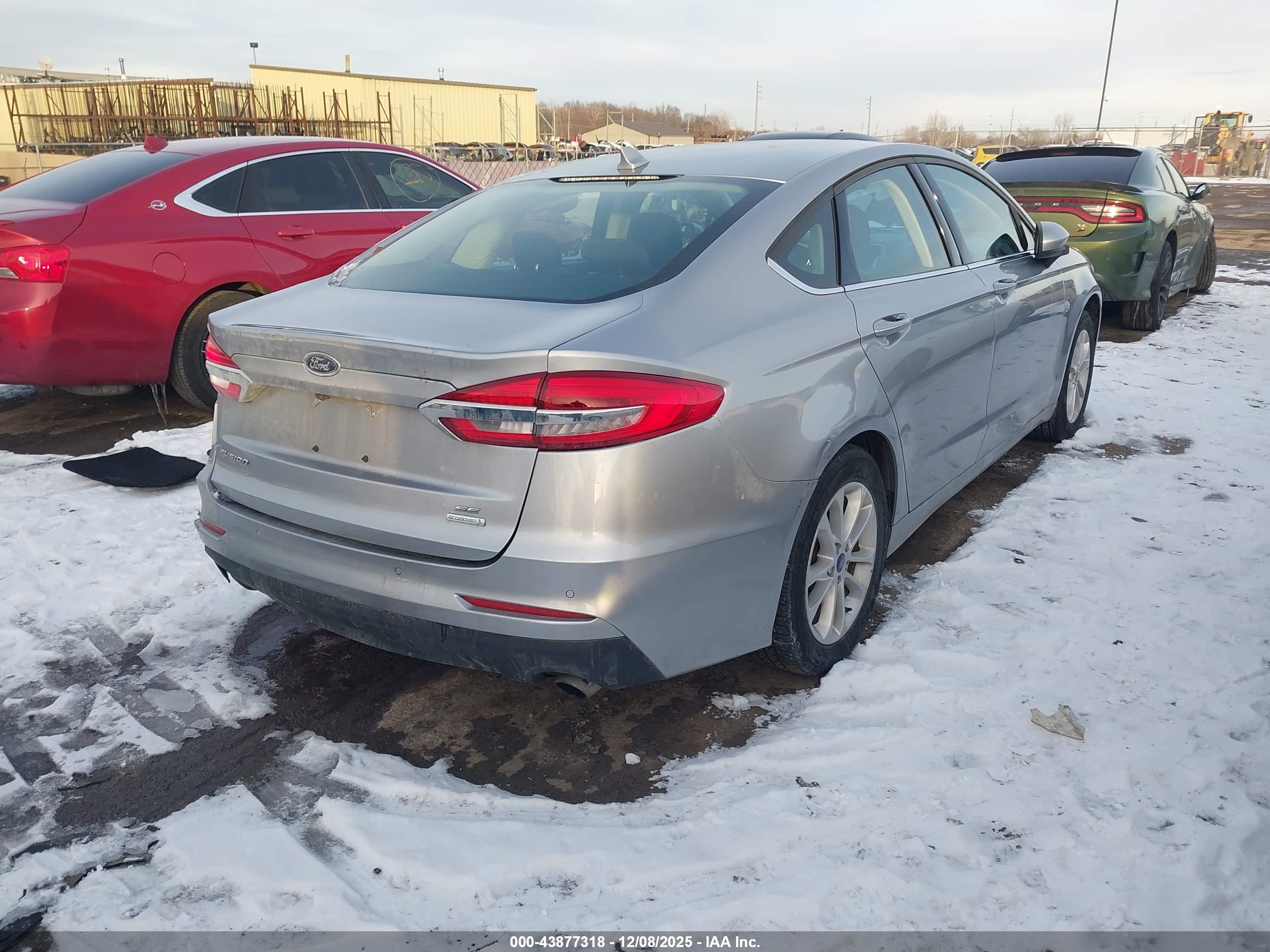 FORD FUSION image 4