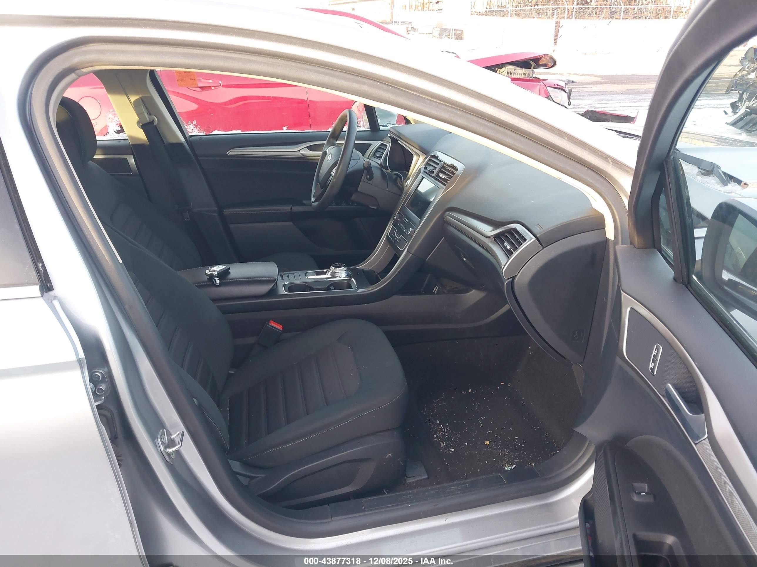 FORD FUSION image 5