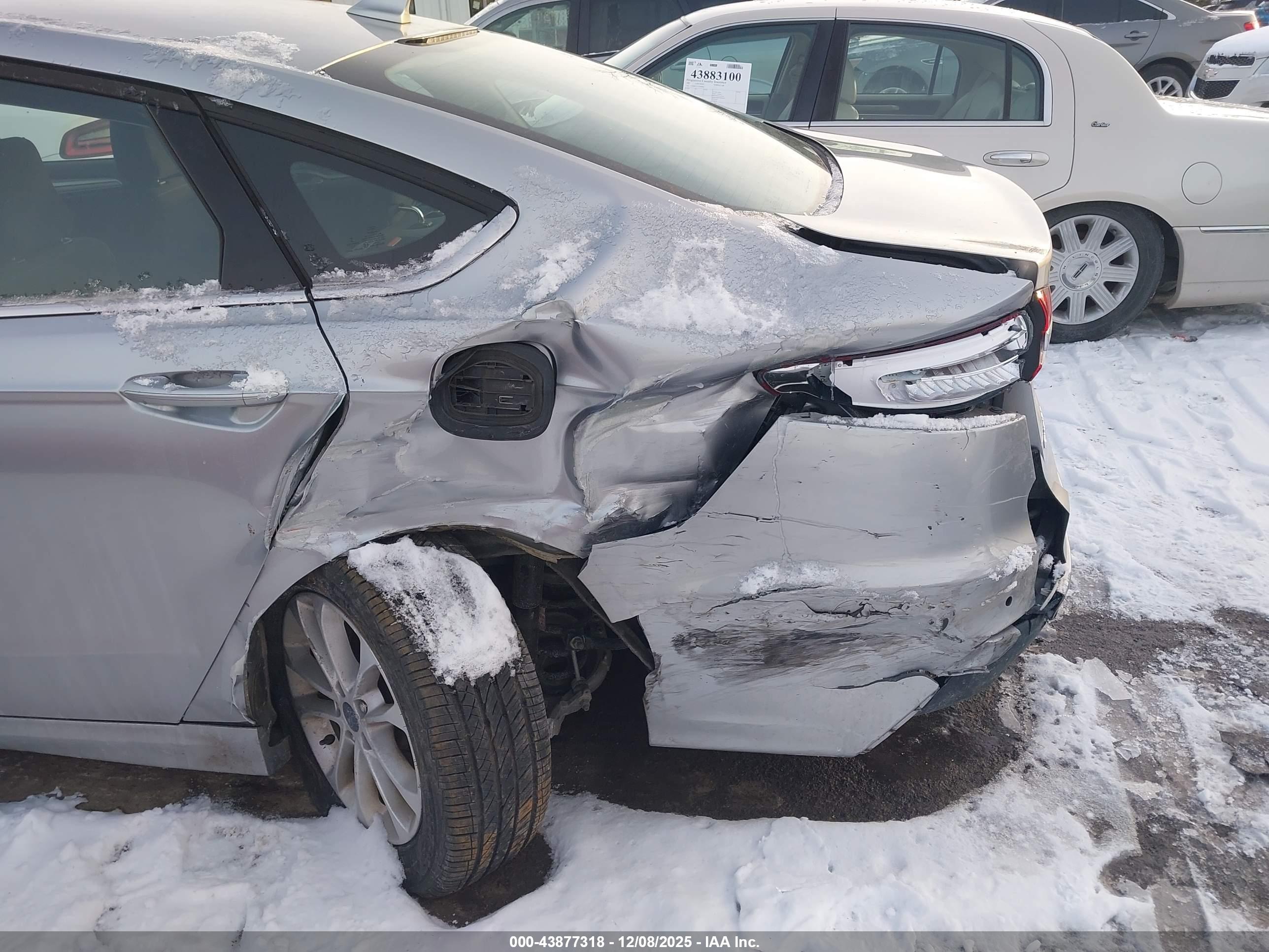 FORD FUSION image 6