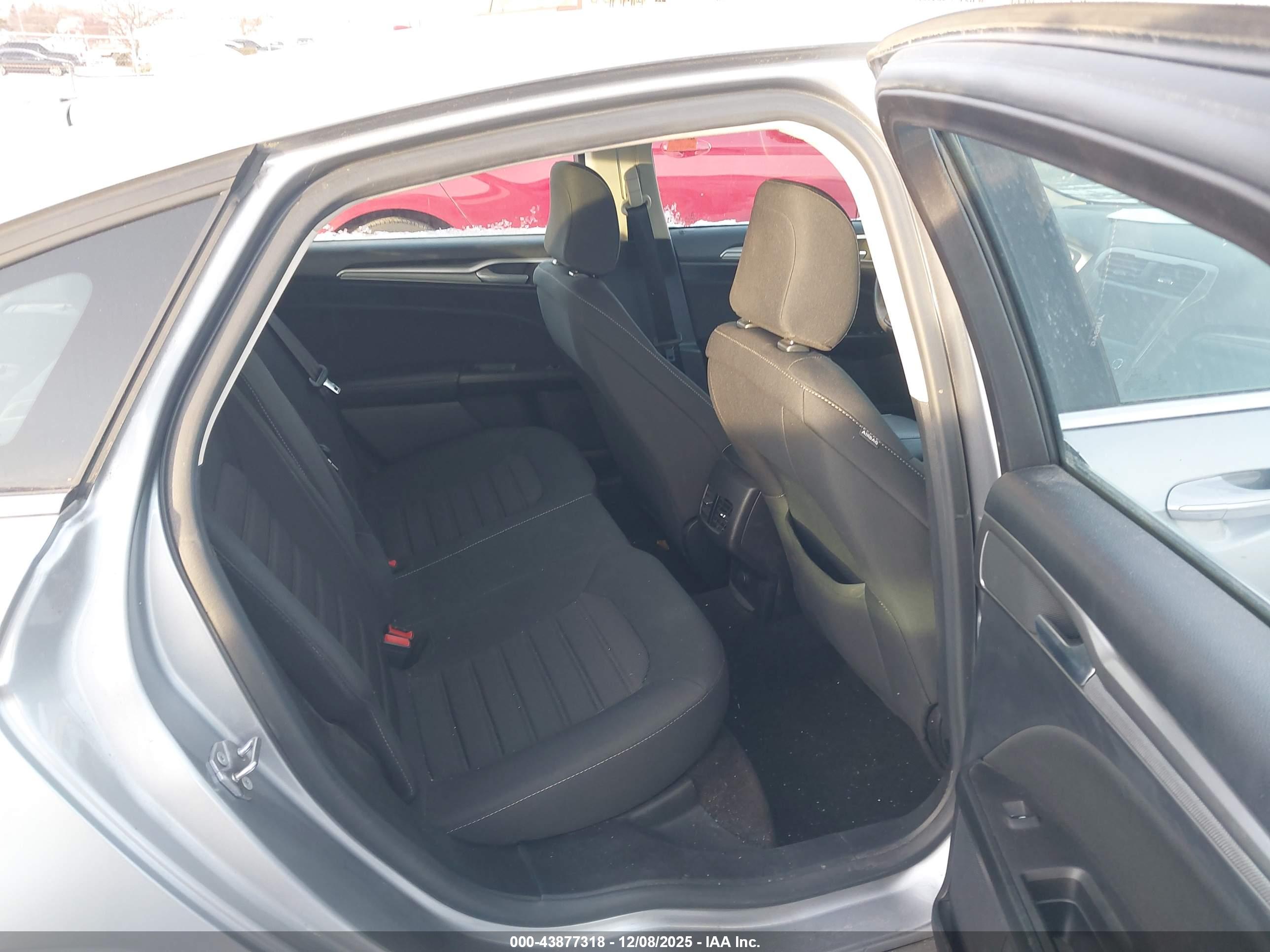 FORD FUSION image 8