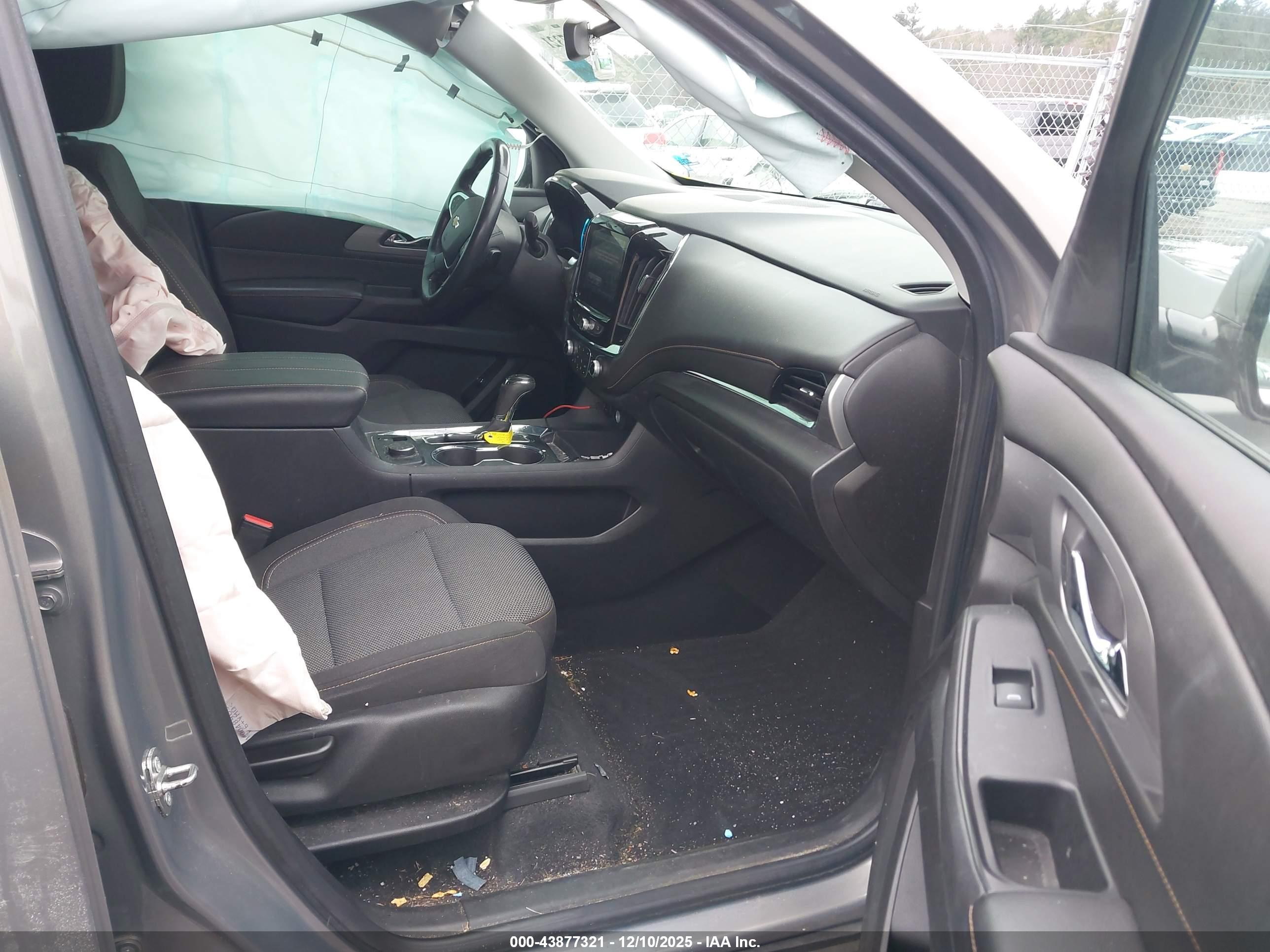 CHEVROLET TRAVERSE image 5