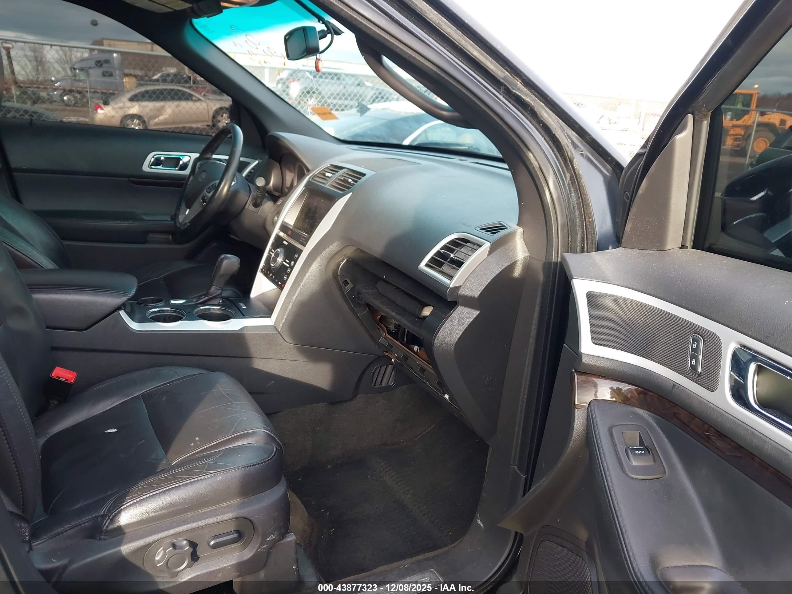 FORD EXPLORER image 5