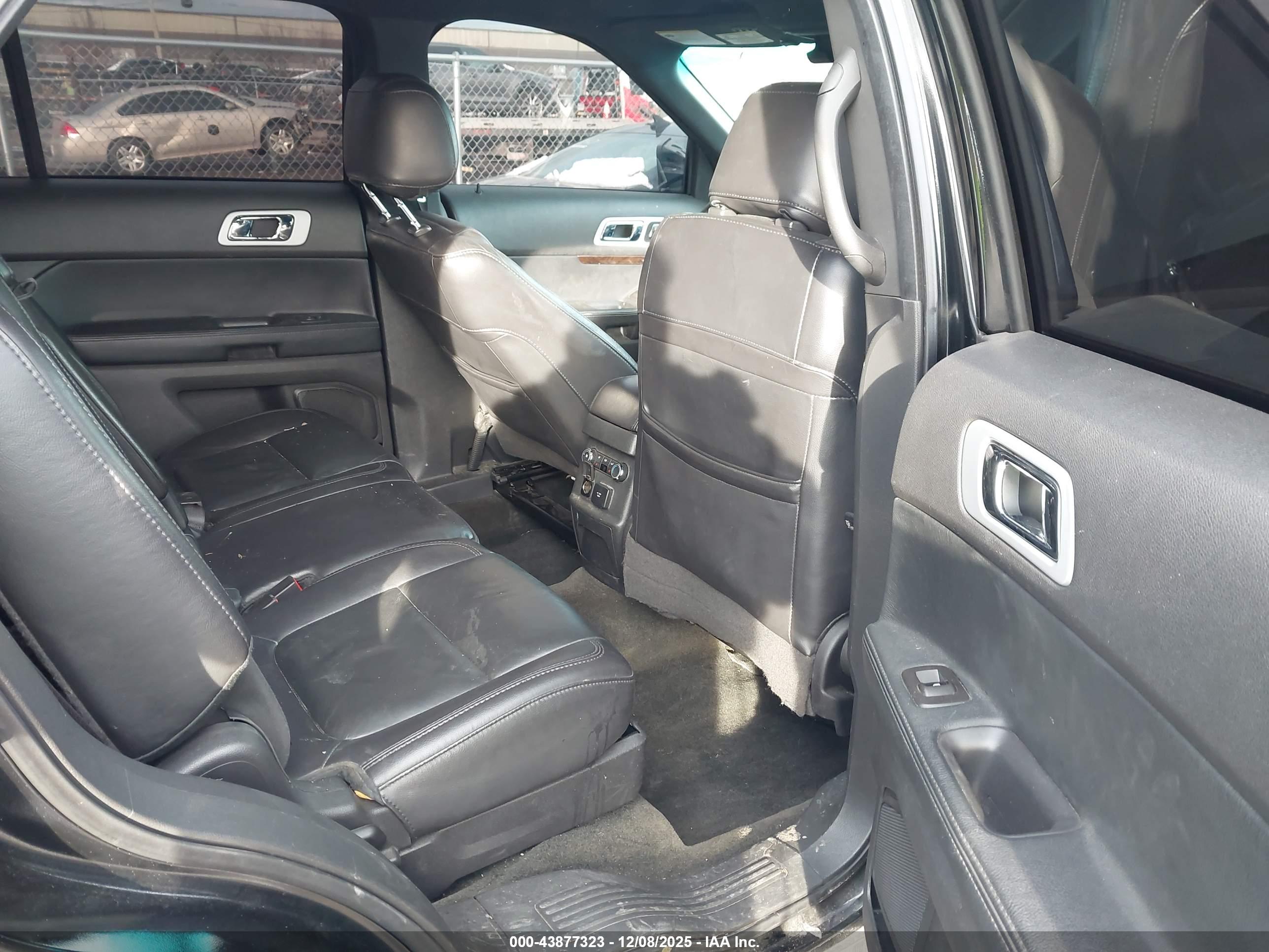 FORD EXPLORER image 8