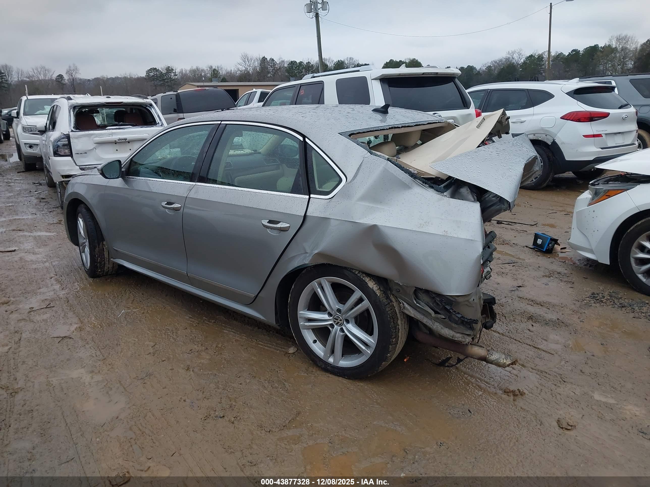 VOLKSWAGEN PASSAT image 3