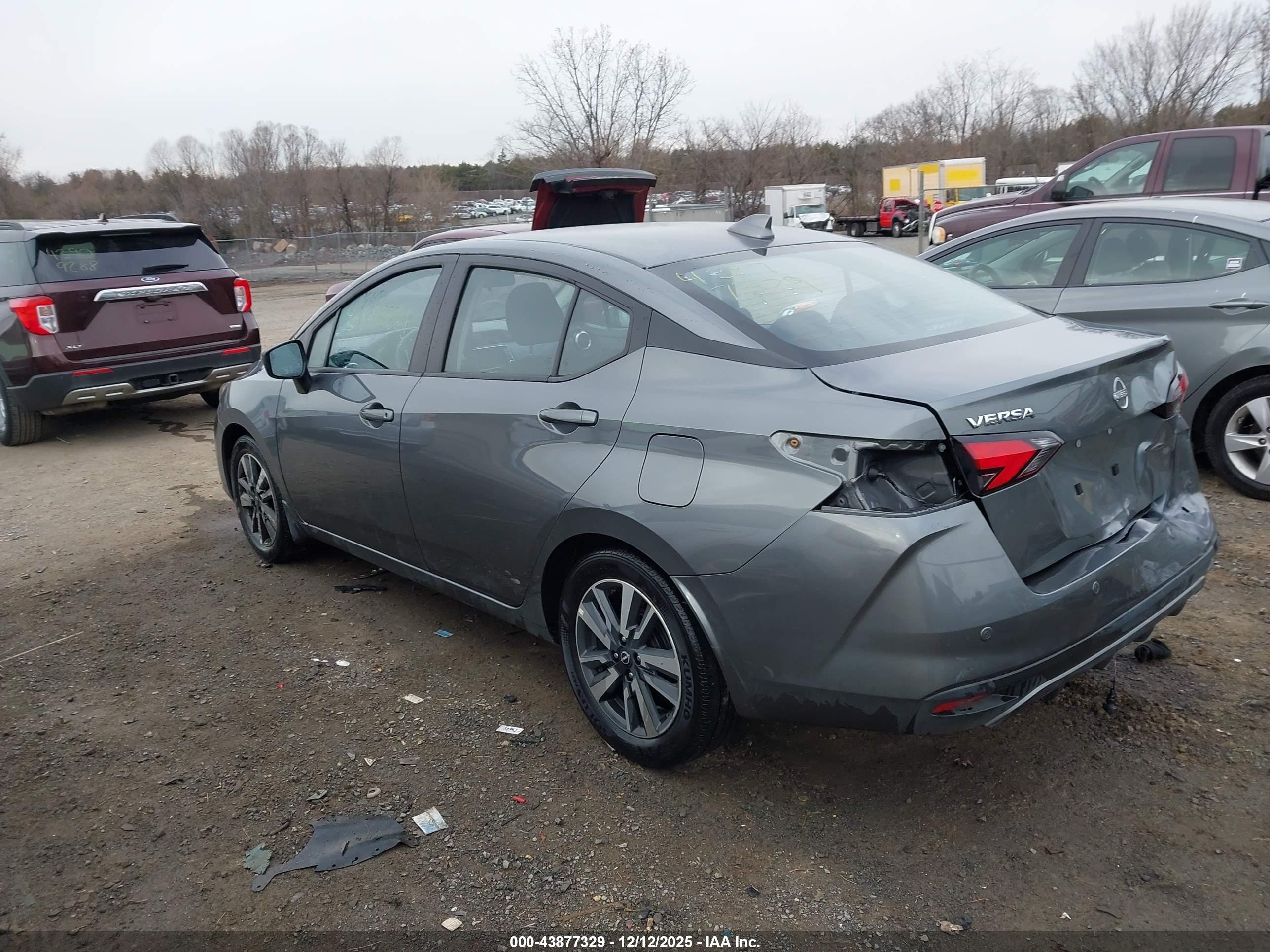 NISSAN VERSA image 3