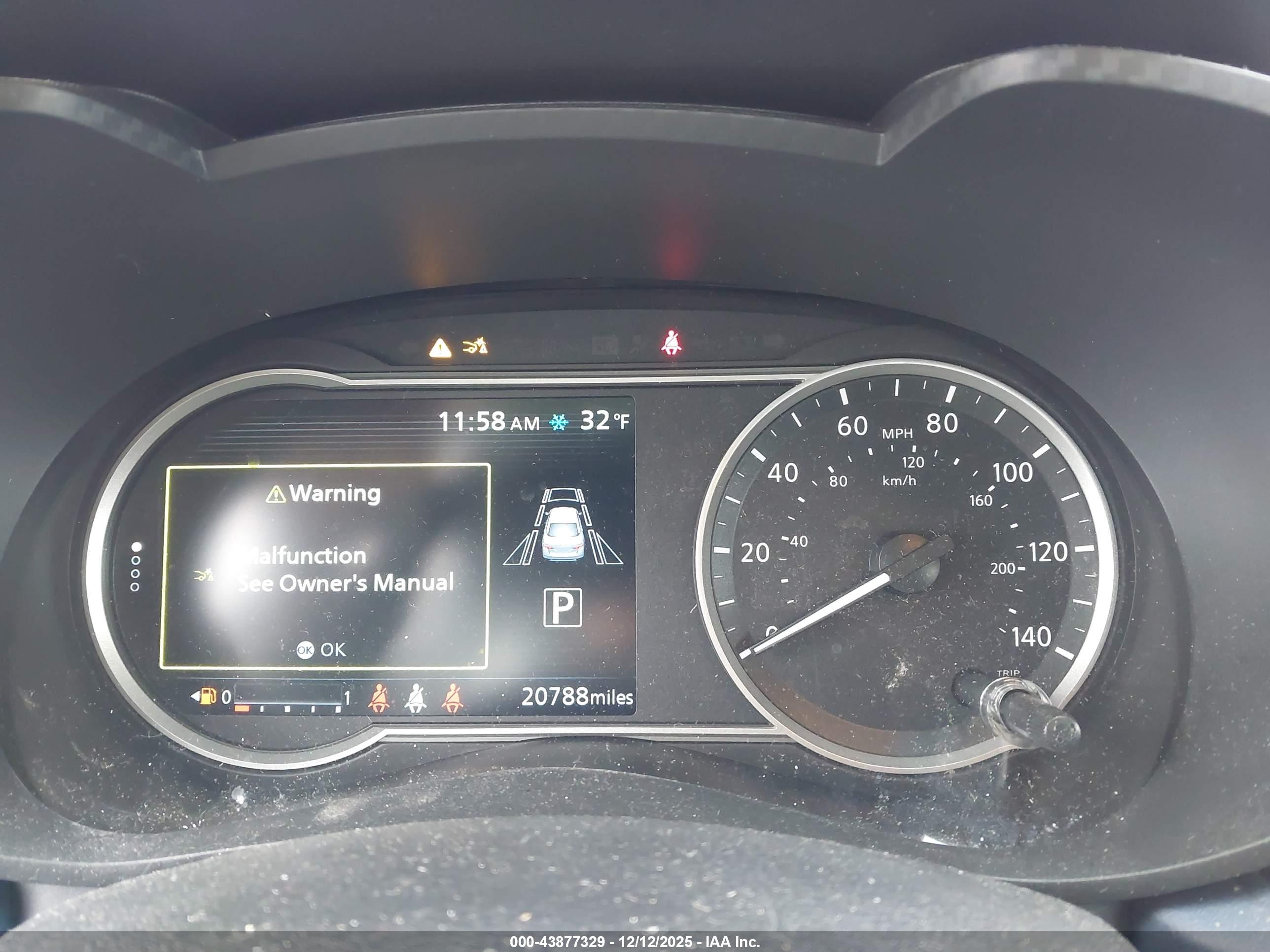 NISSAN VERSA image 7