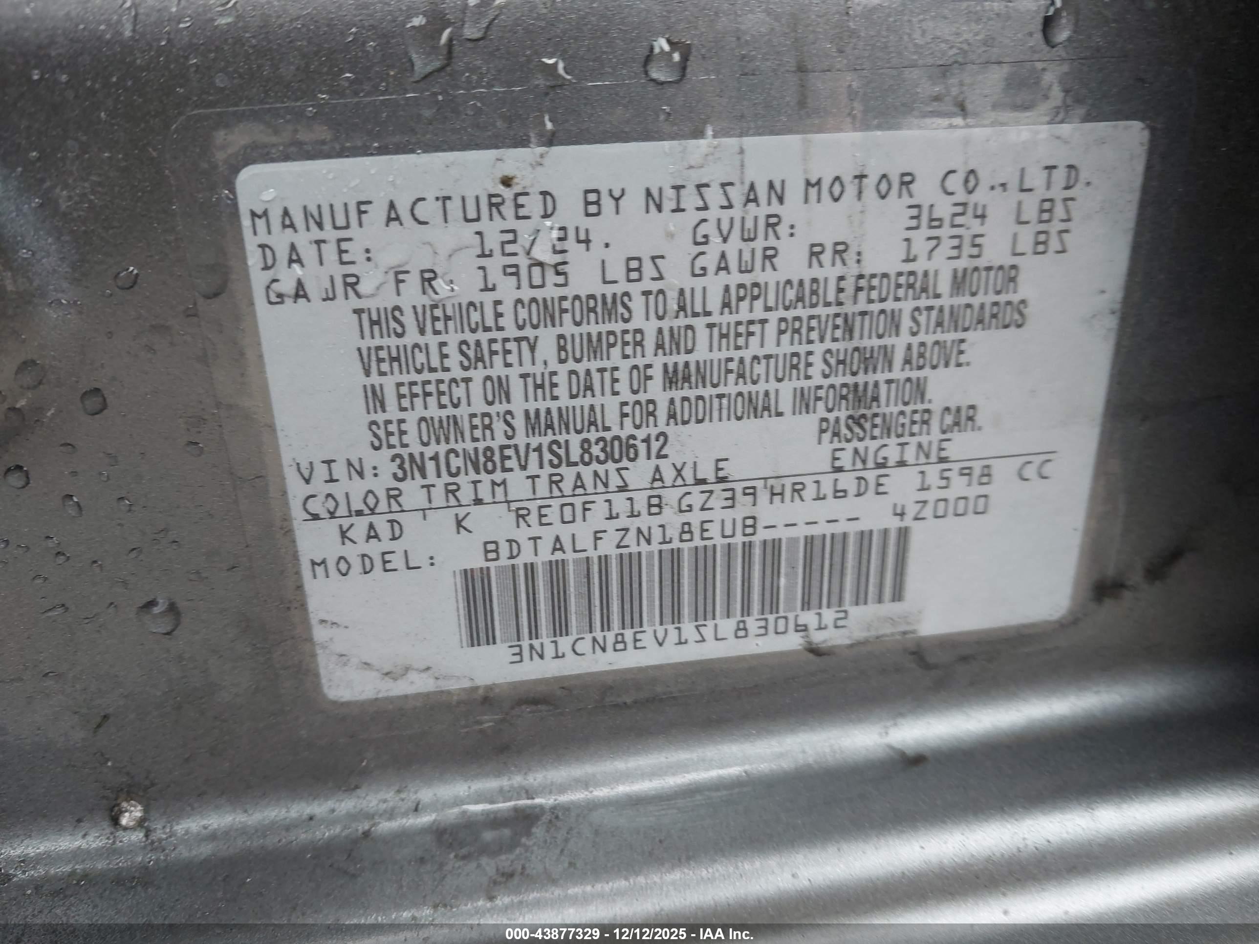 NISSAN VERSA image 9