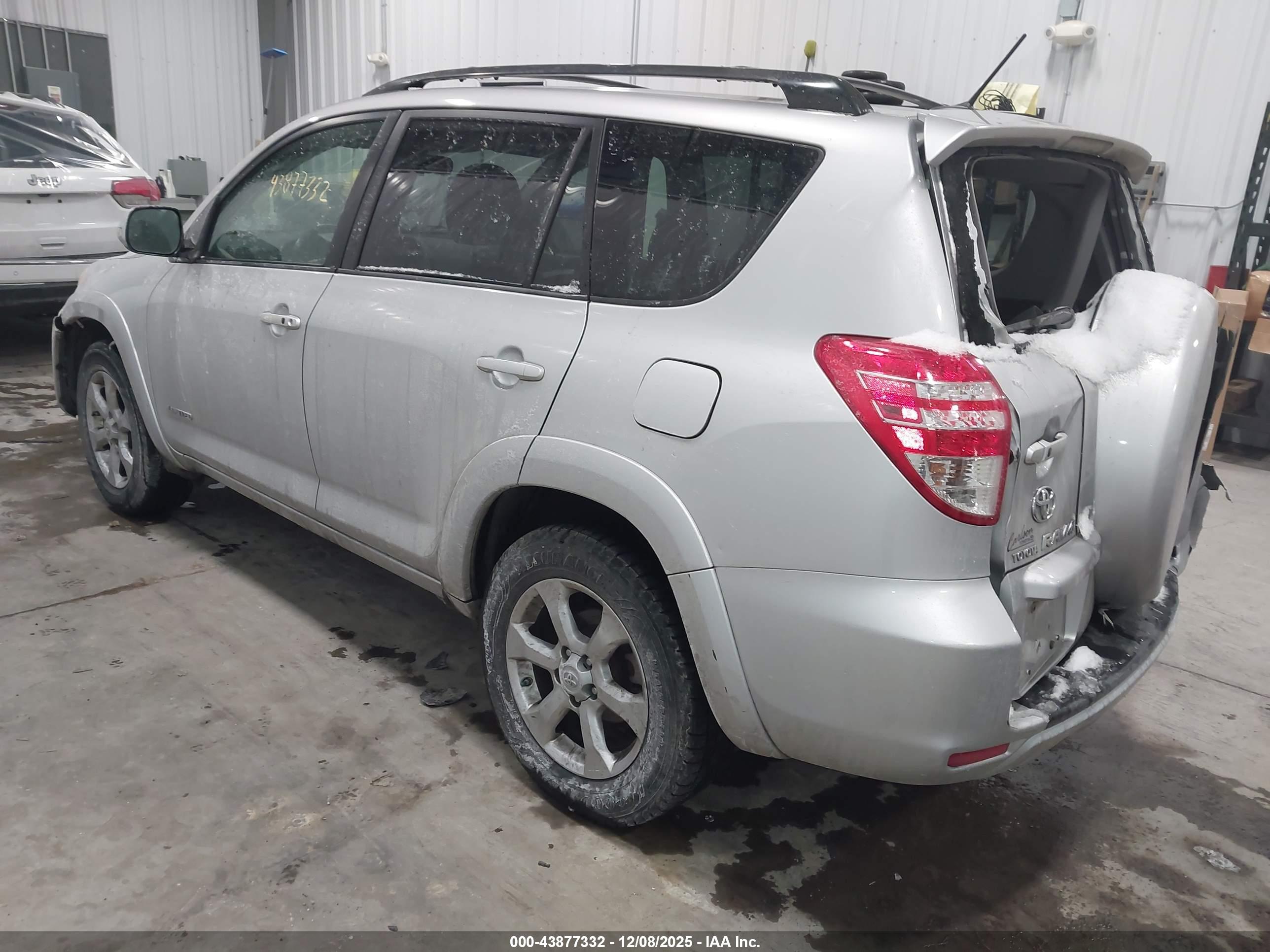TOYOTA RAV4 image 3