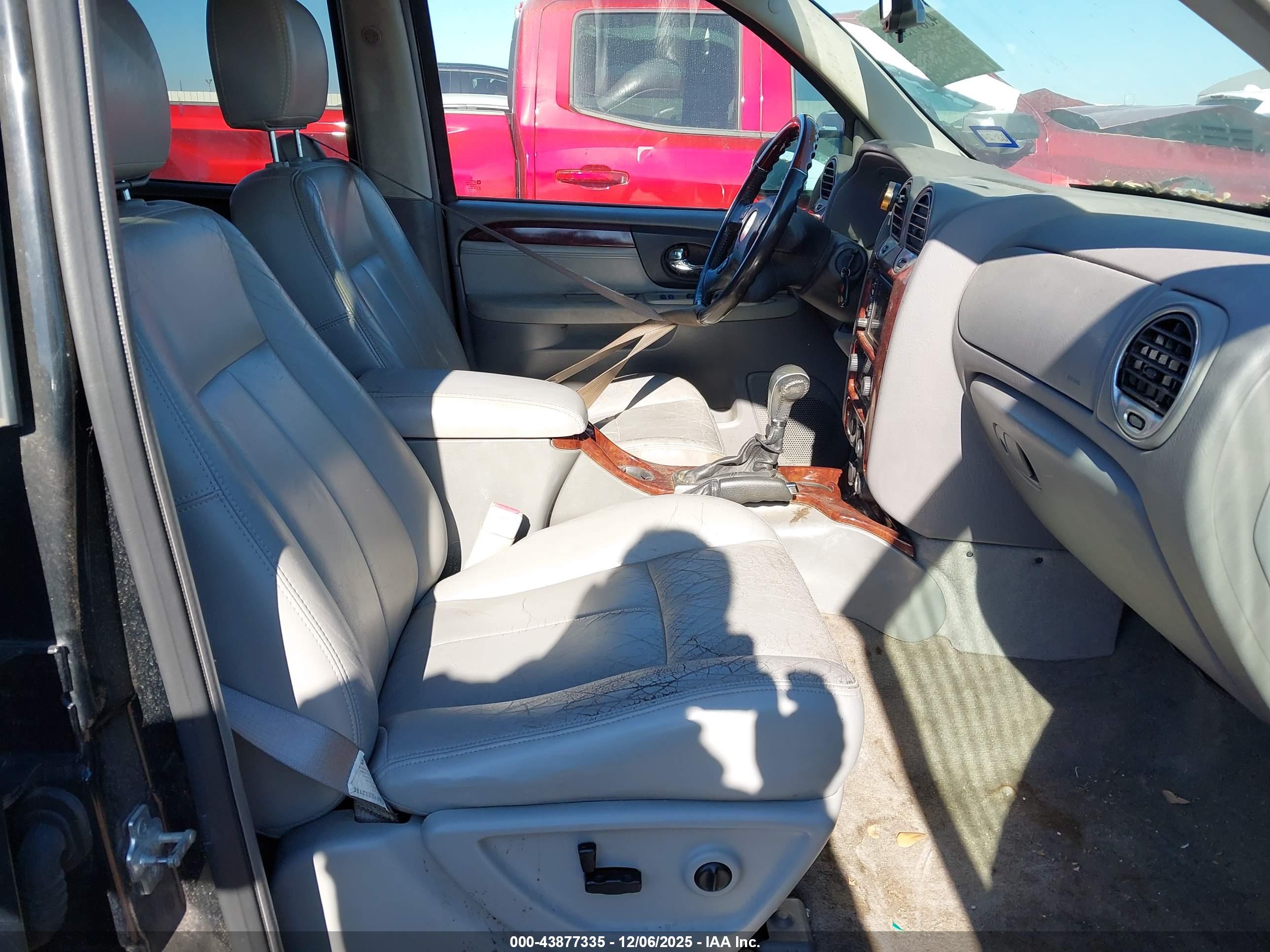 GMC ENVOY image 5