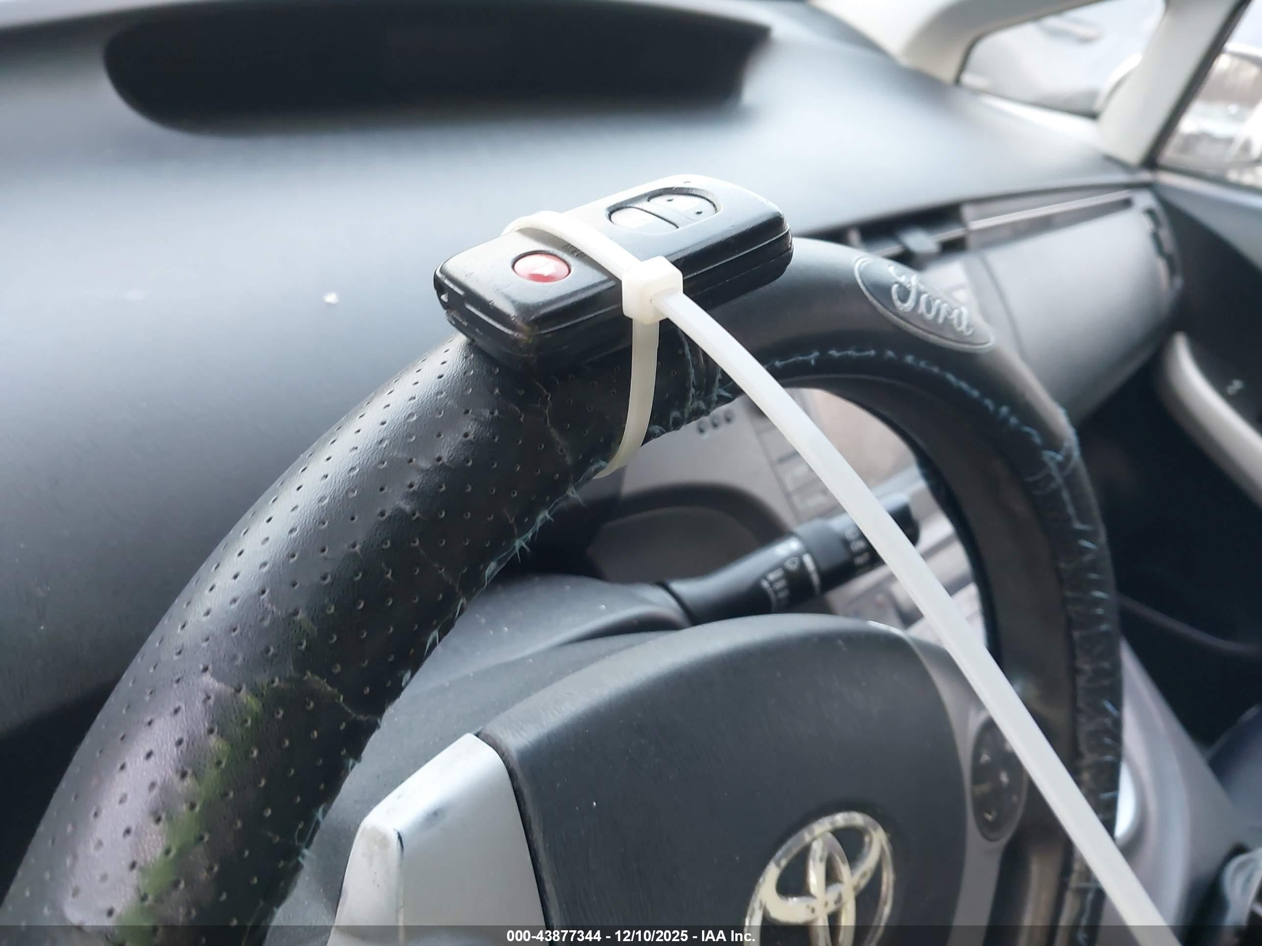 TOYOTA PRIUS image 11