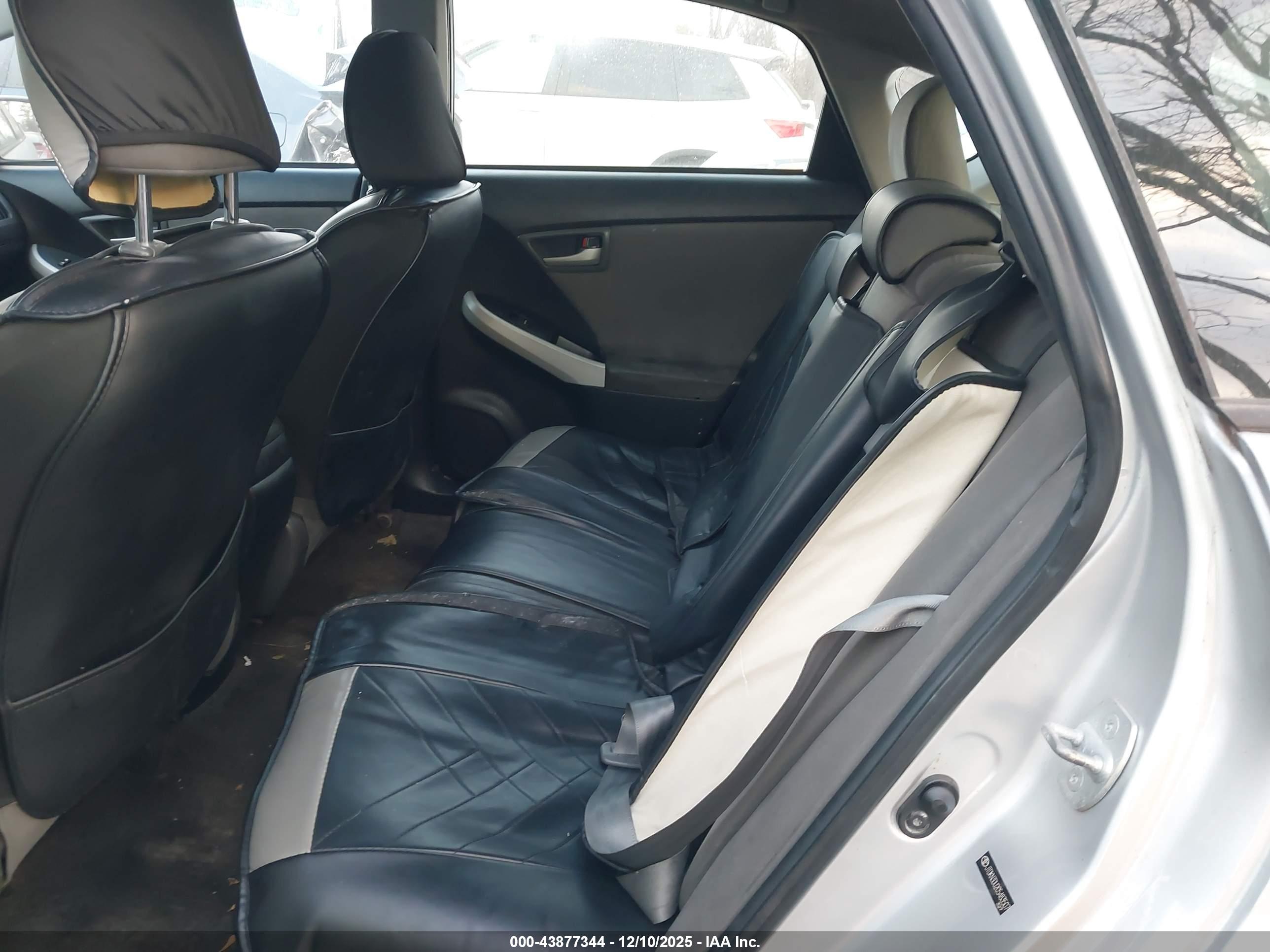 TOYOTA PRIUS image 8