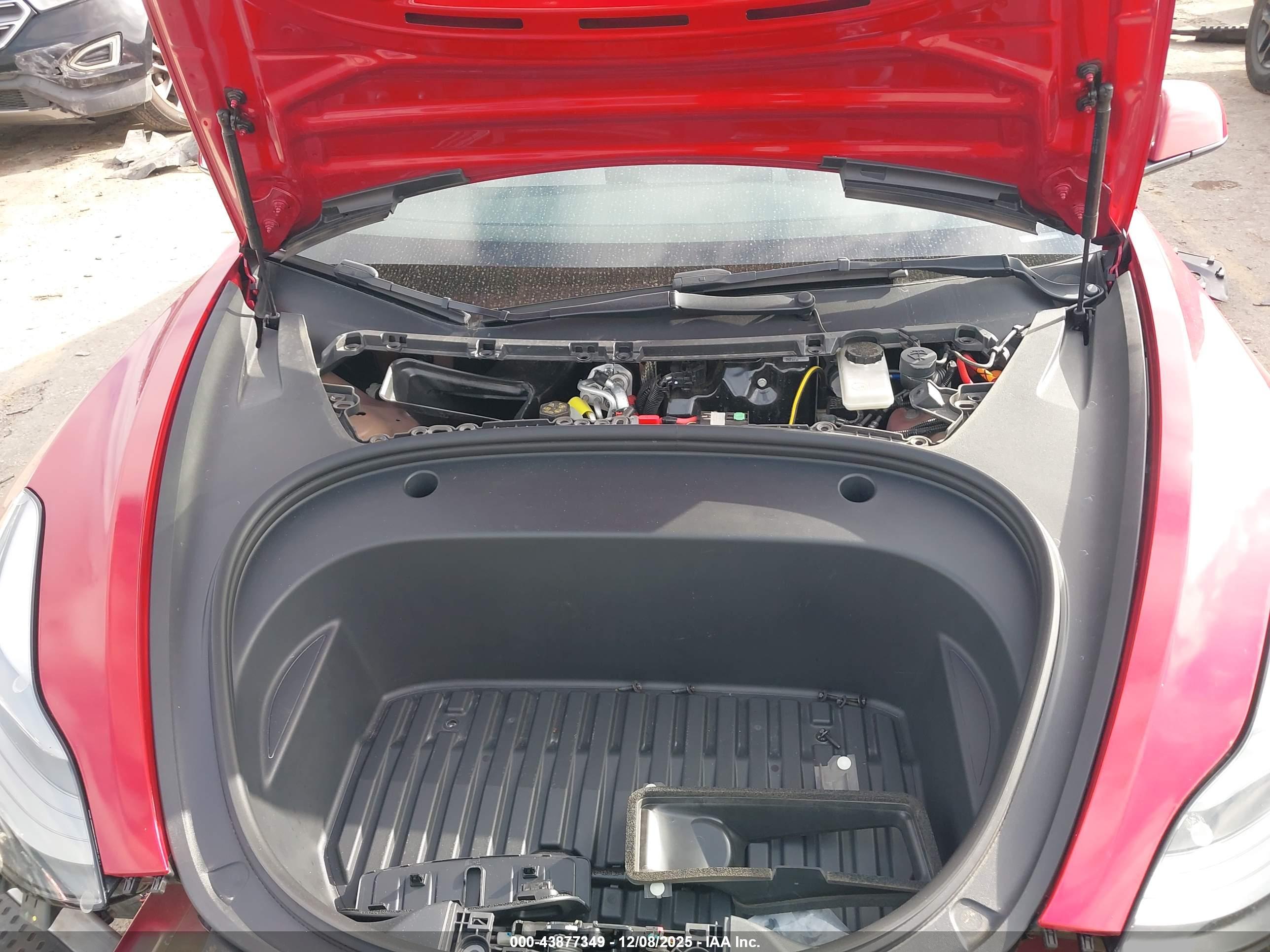 TESLA MODEL image 10