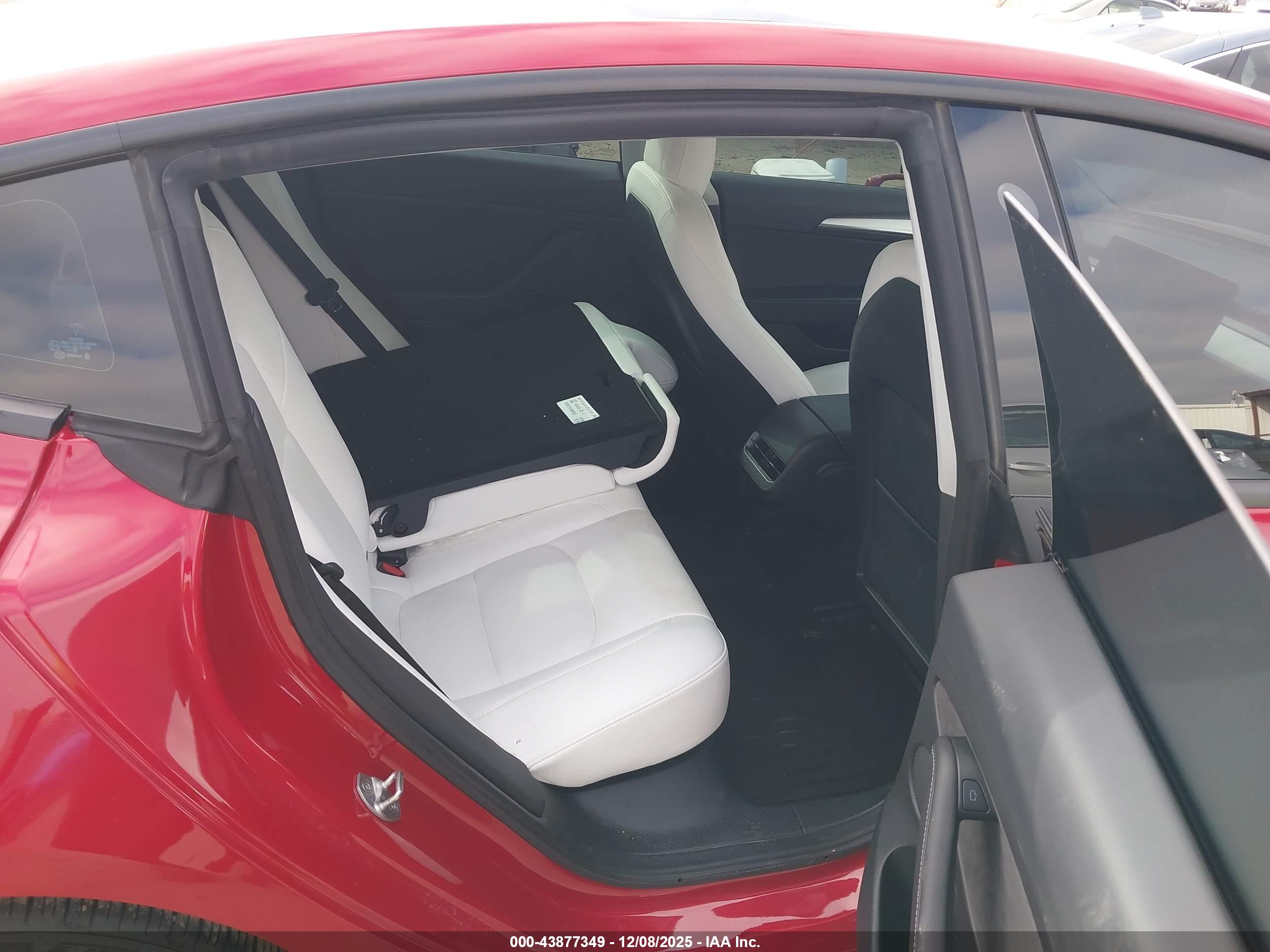 TESLA MODEL image 8