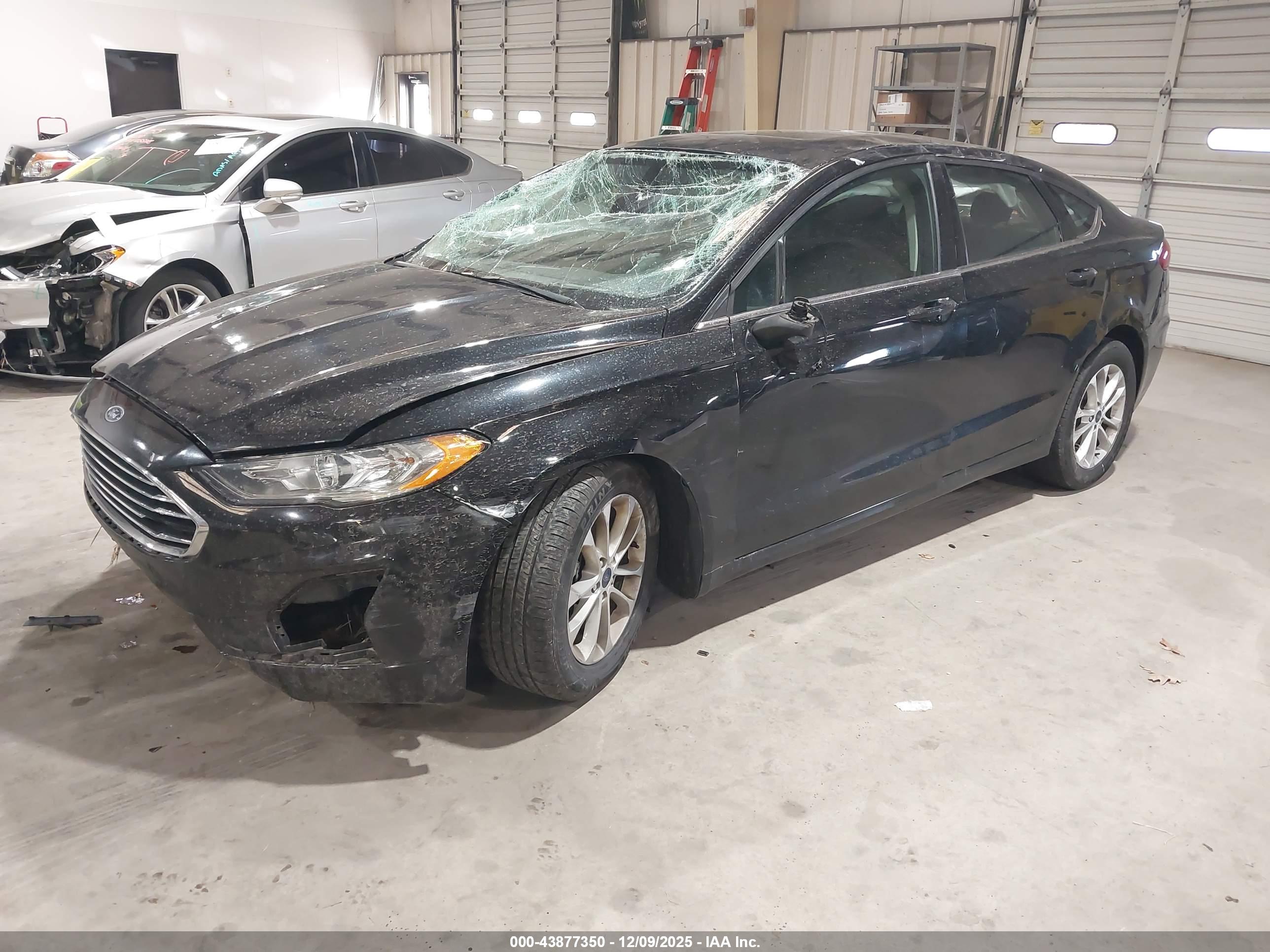 FORD FUSION image 2