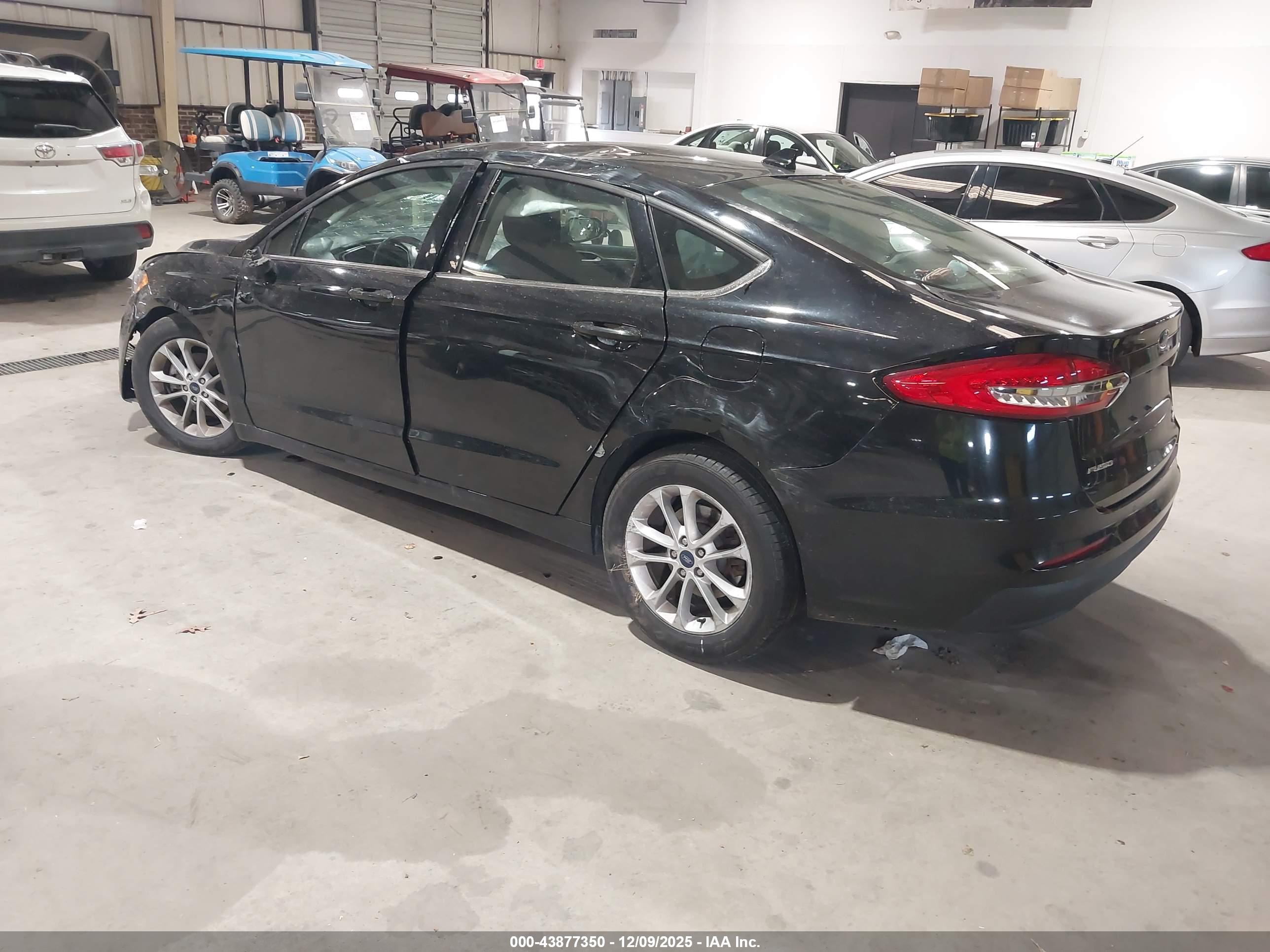 FORD FUSION image 3