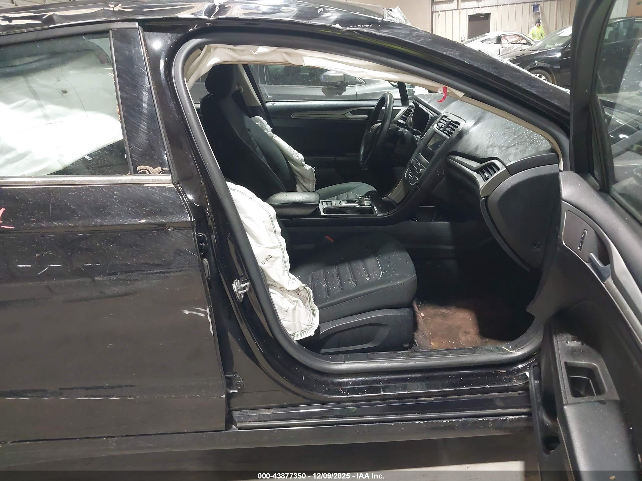 FORD FUSION image 5