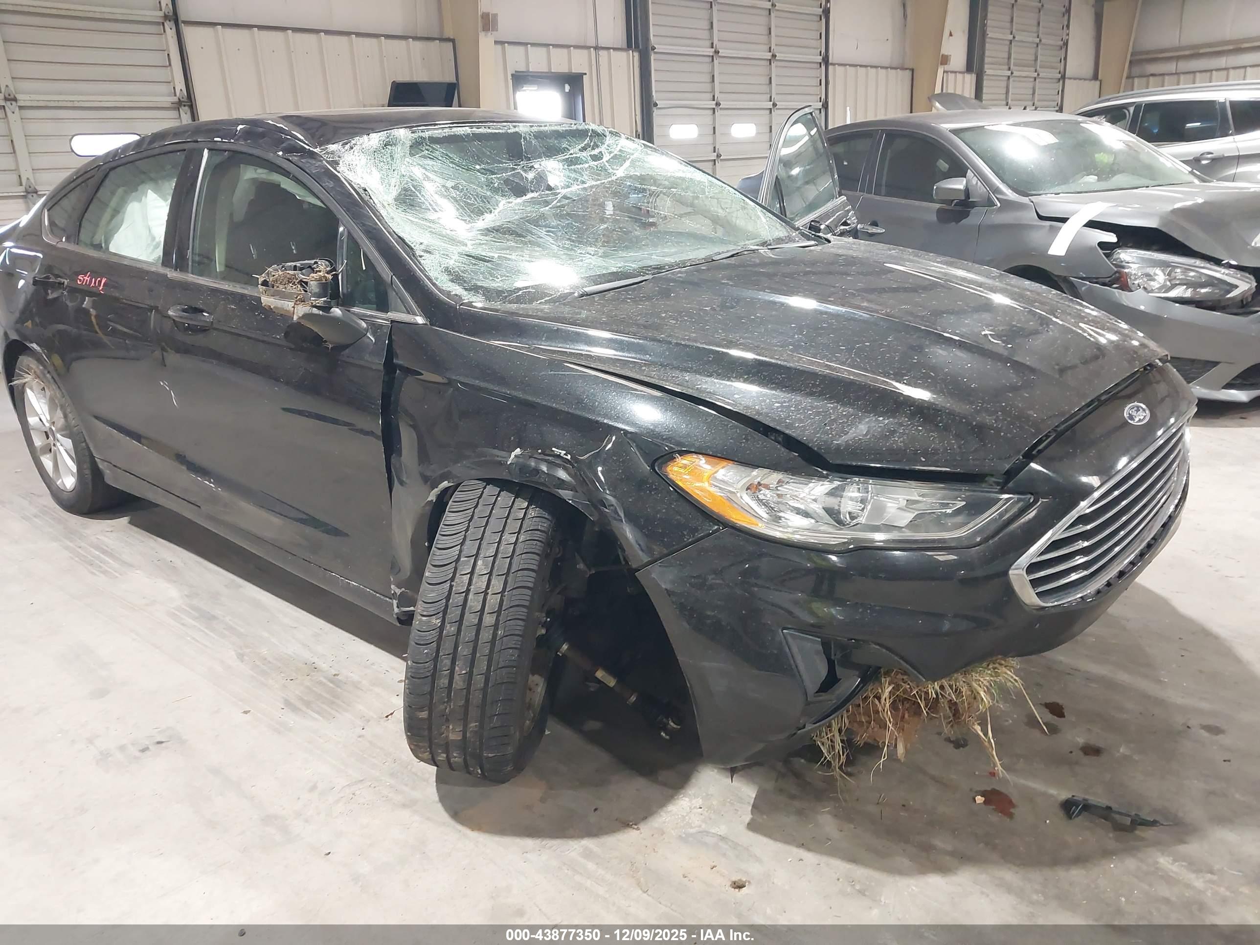 FORD FUSION image 6