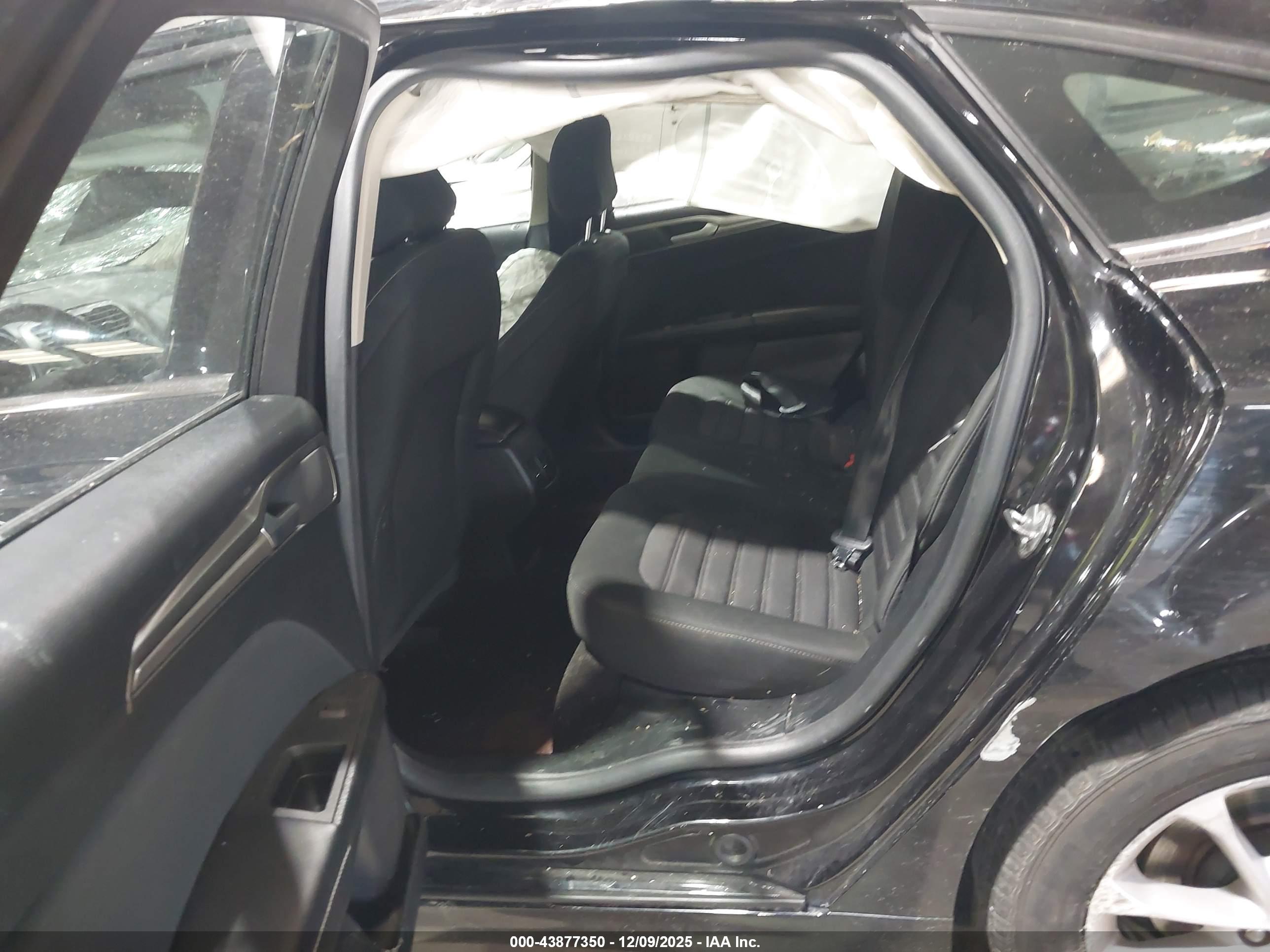 FORD FUSION image 8