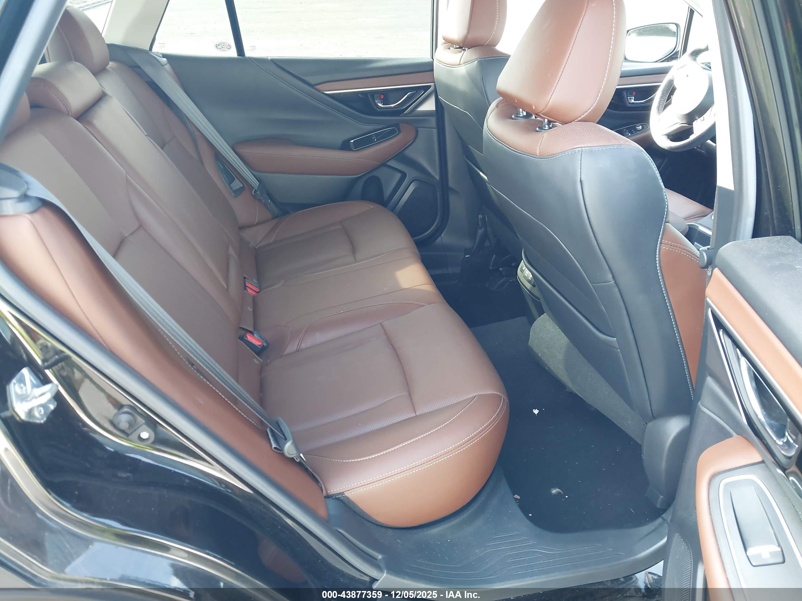 SUBARU OUTBACK image 8