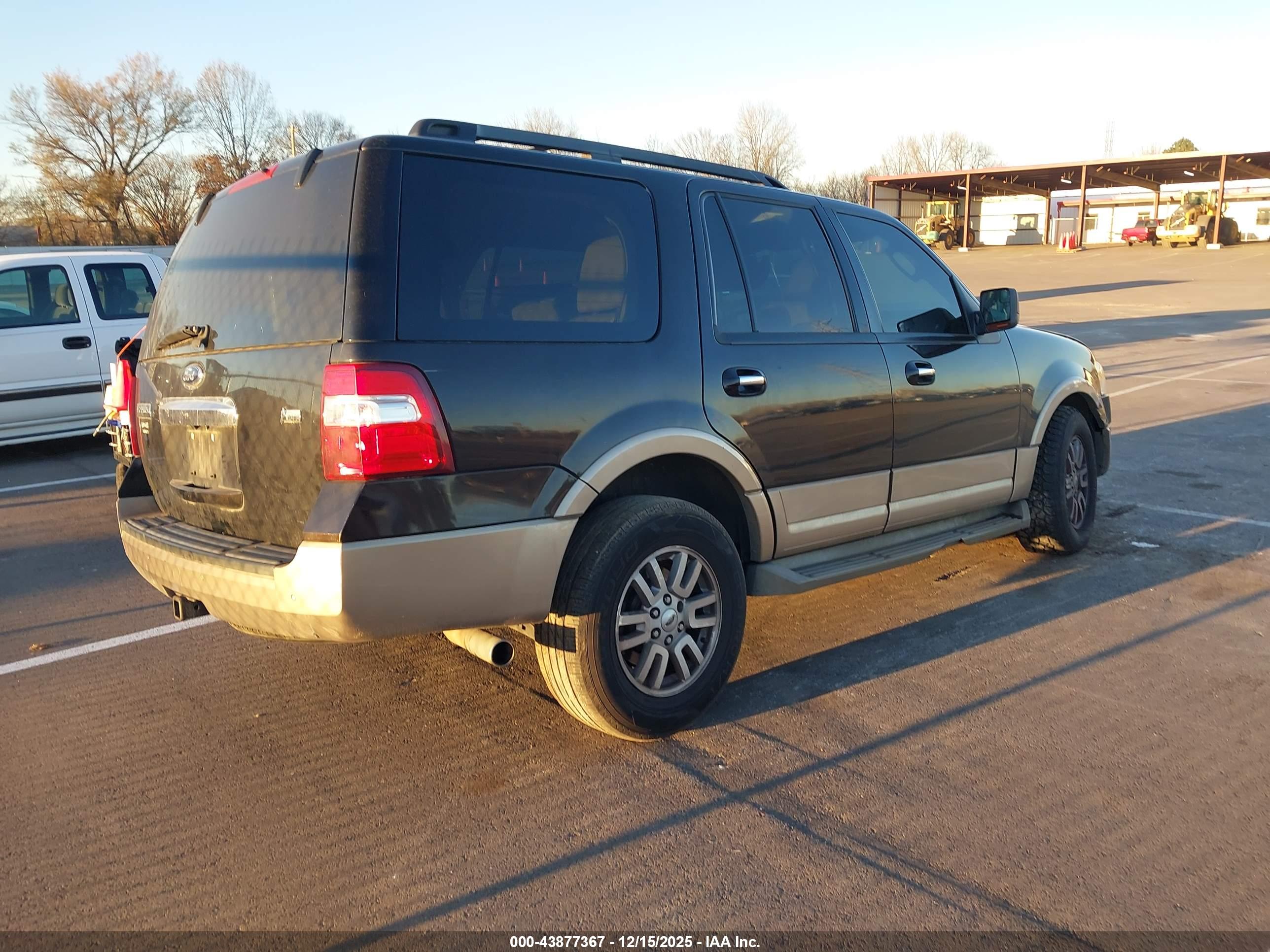 FORD EXPEDITION image 4