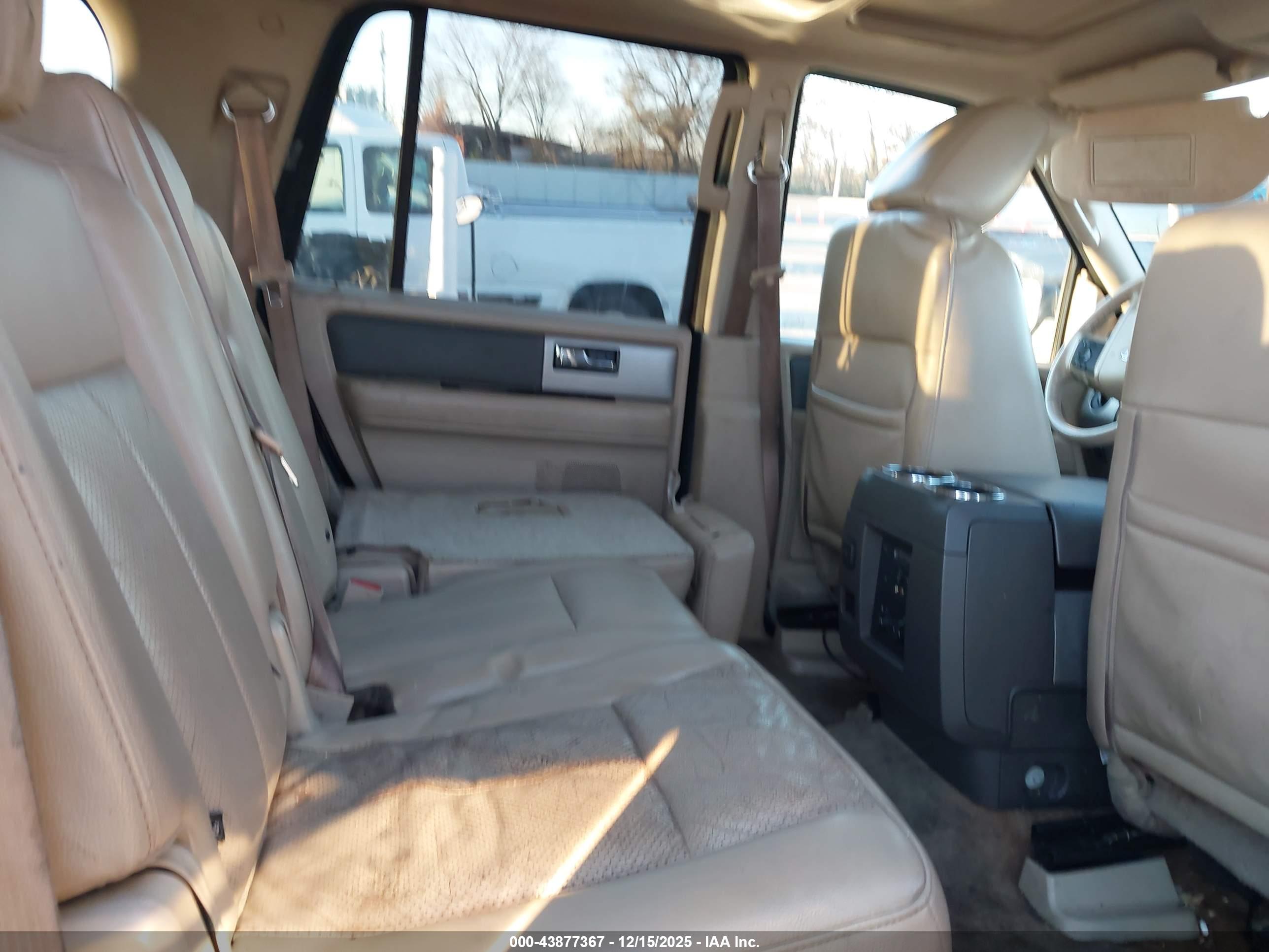 FORD EXPEDITION image 8