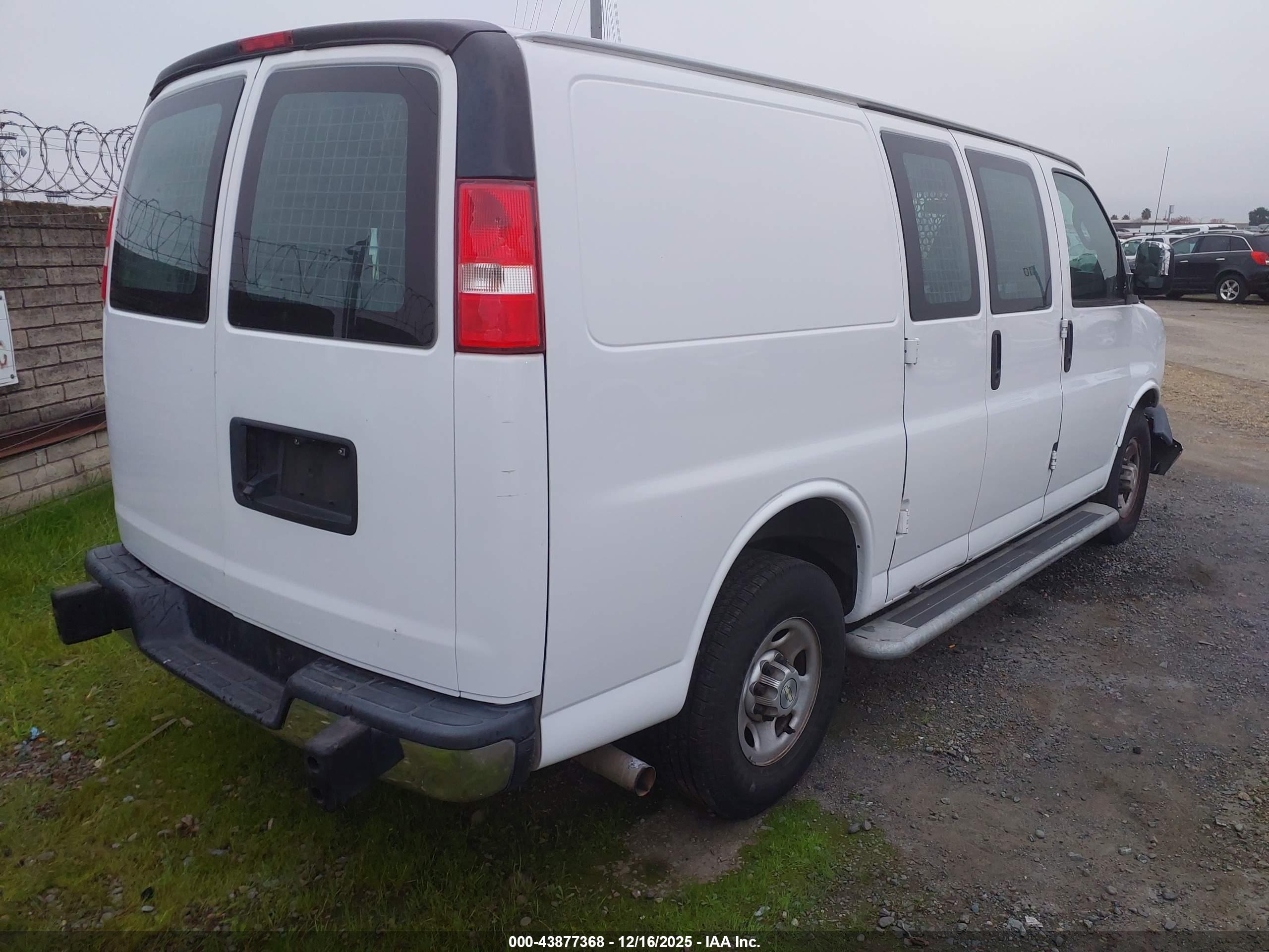 CHEVROLET EXPRESS image 4