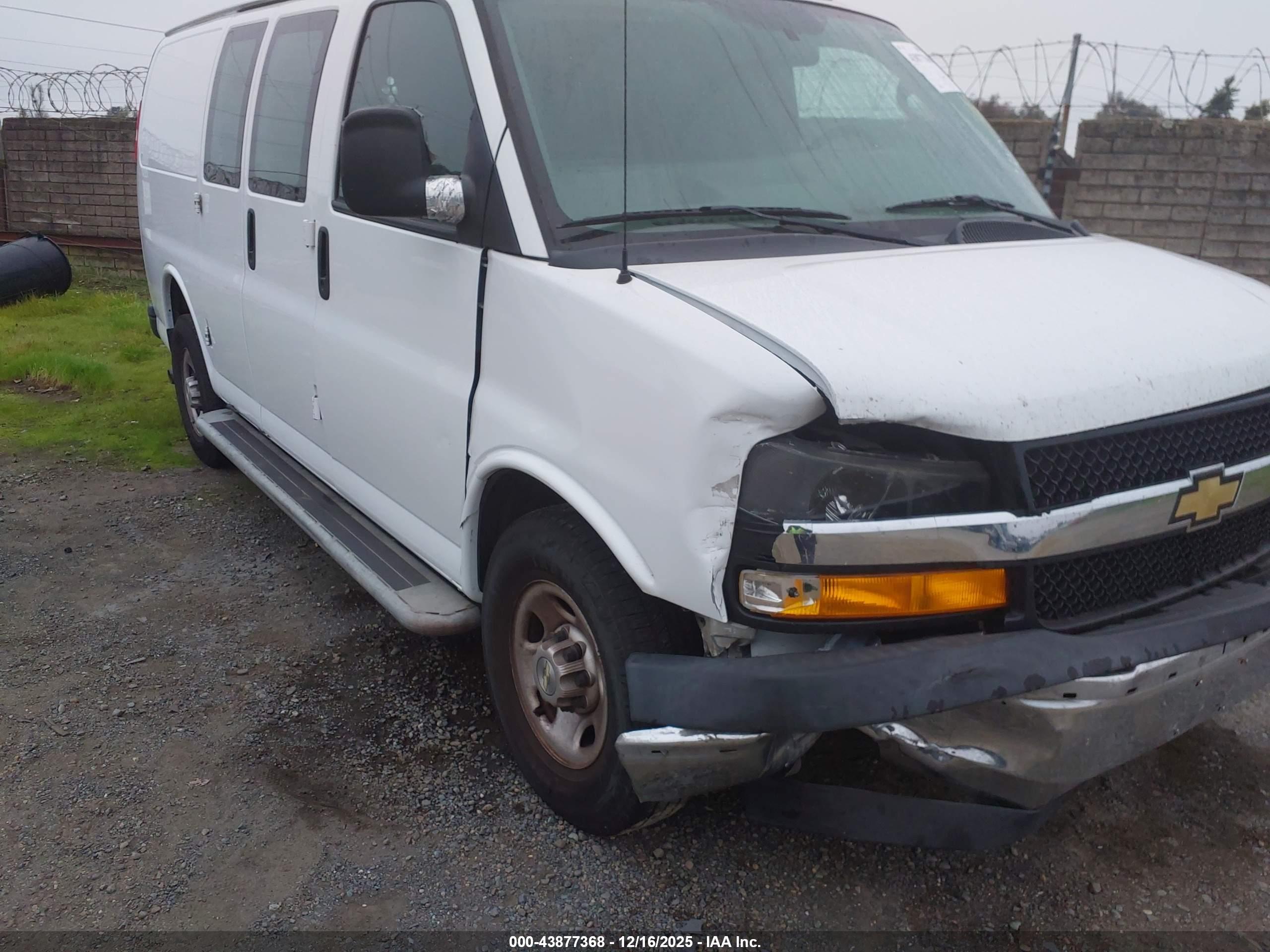 CHEVROLET EXPRESS image 6