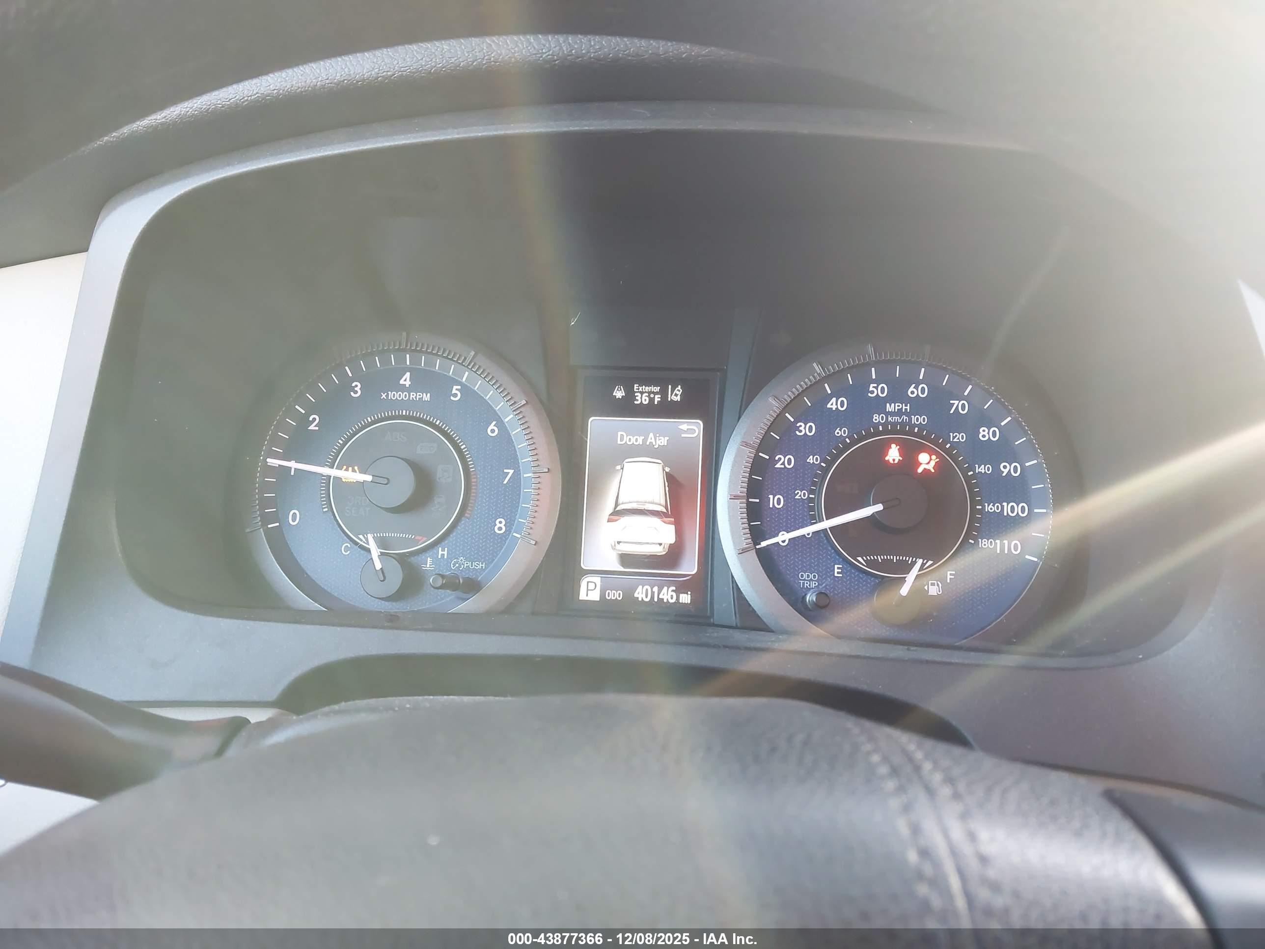TOYOTA SIENNA image 7