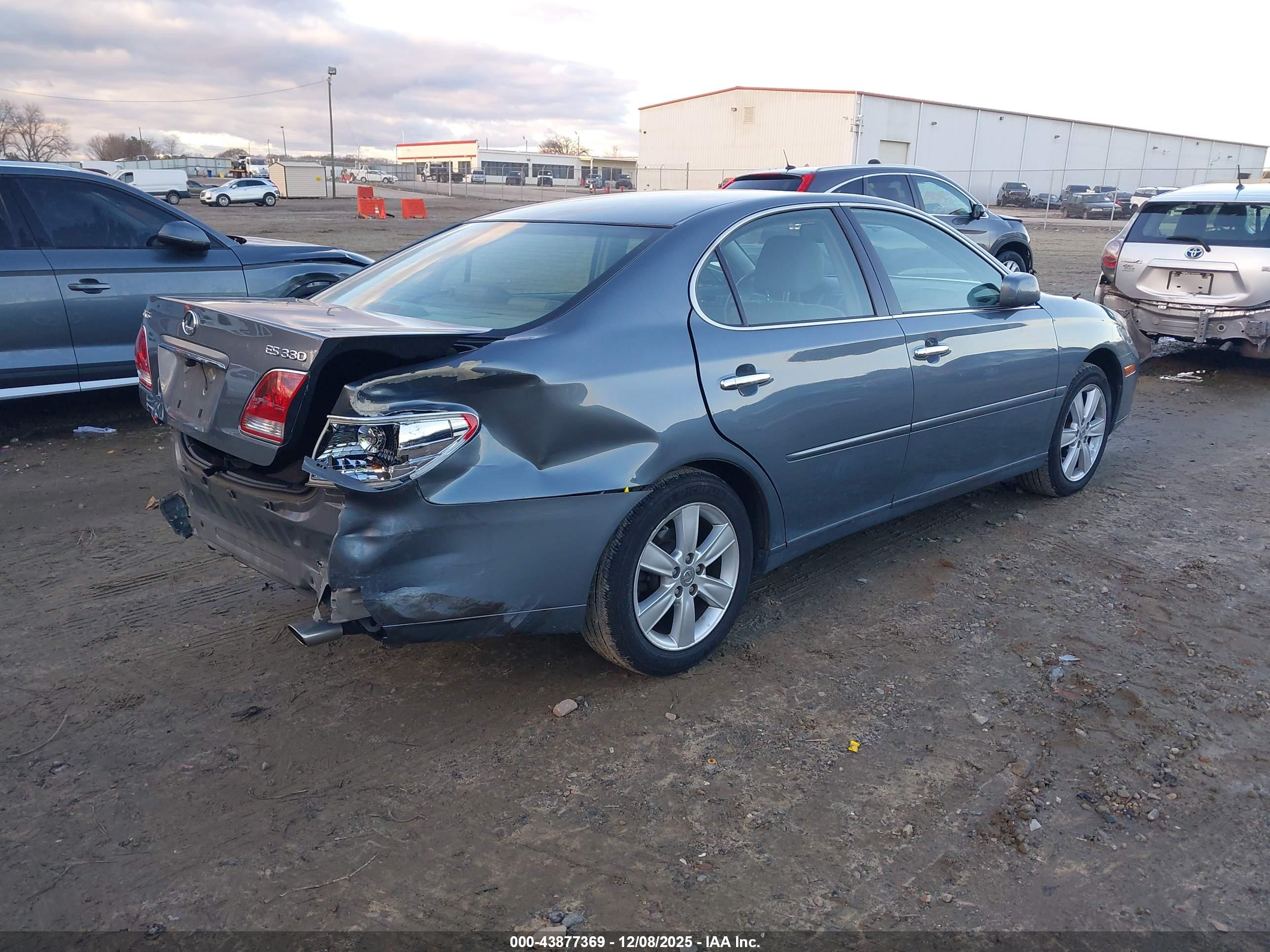 LEXUS ES image 4
