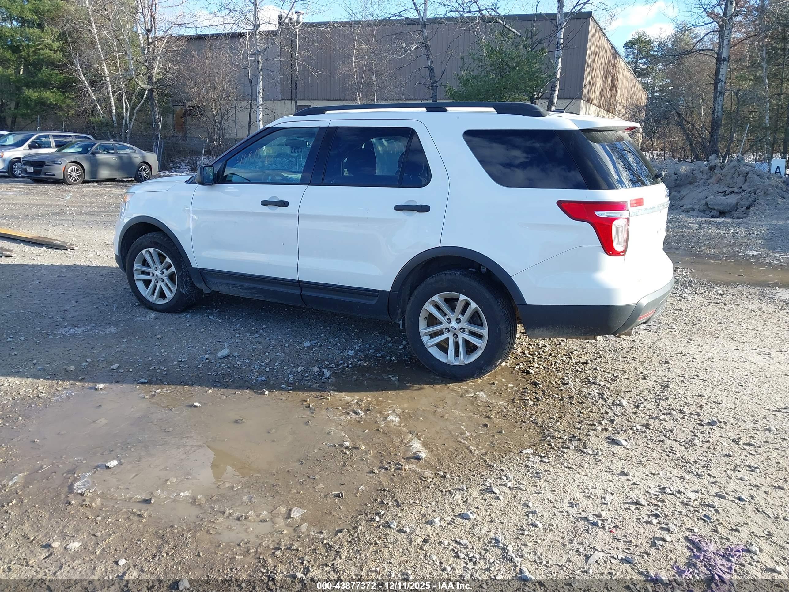 FORD EXPLORER image 3