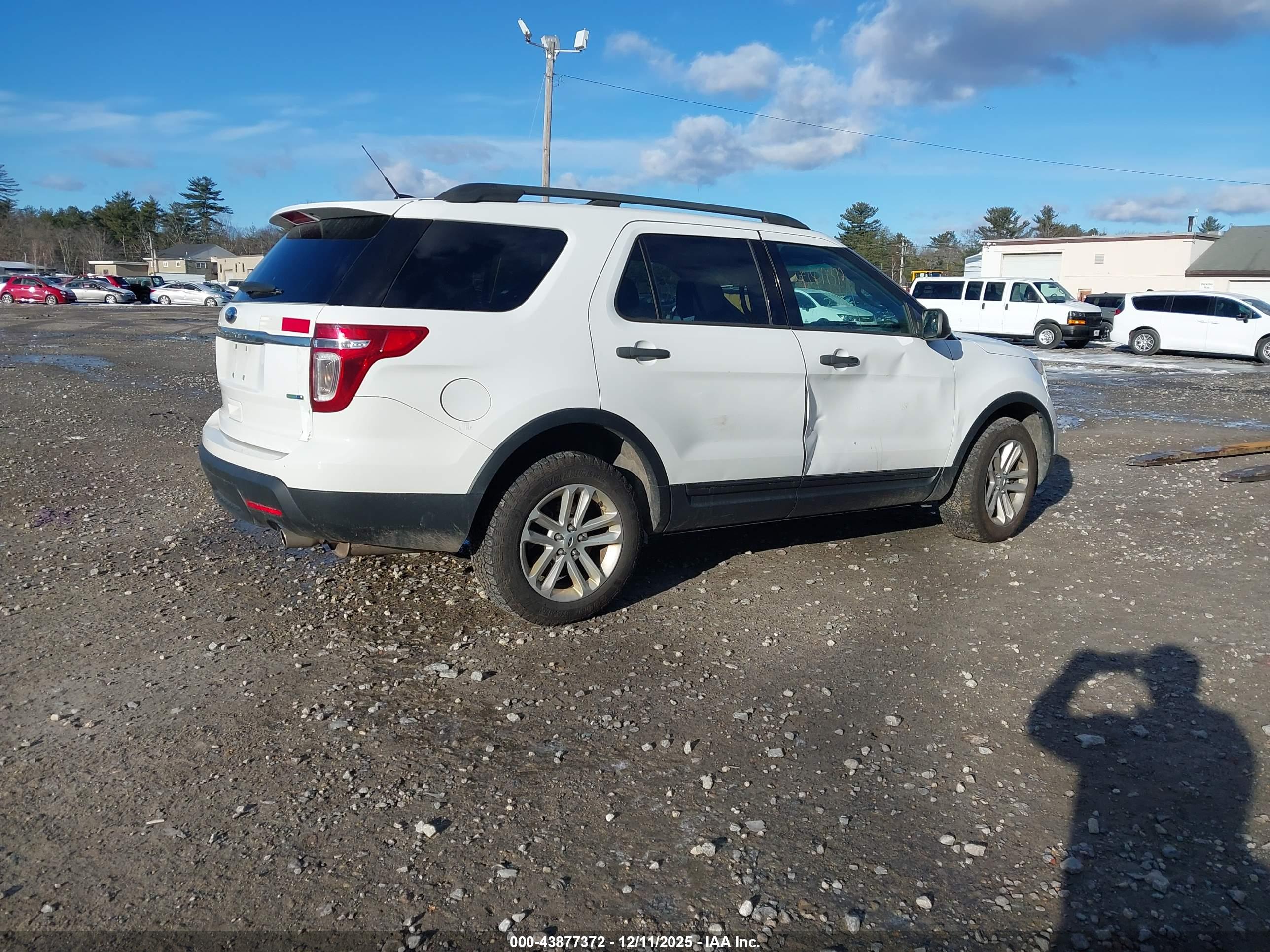 FORD EXPLORER image 4