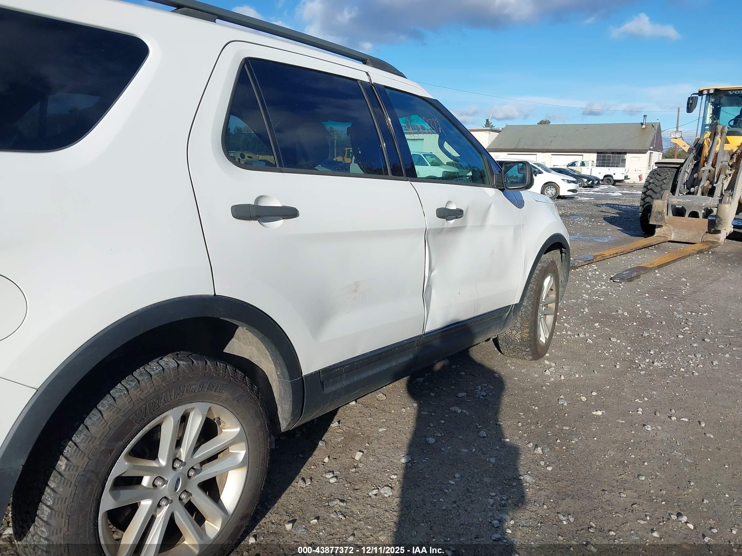 FORD EXPLORER image 6