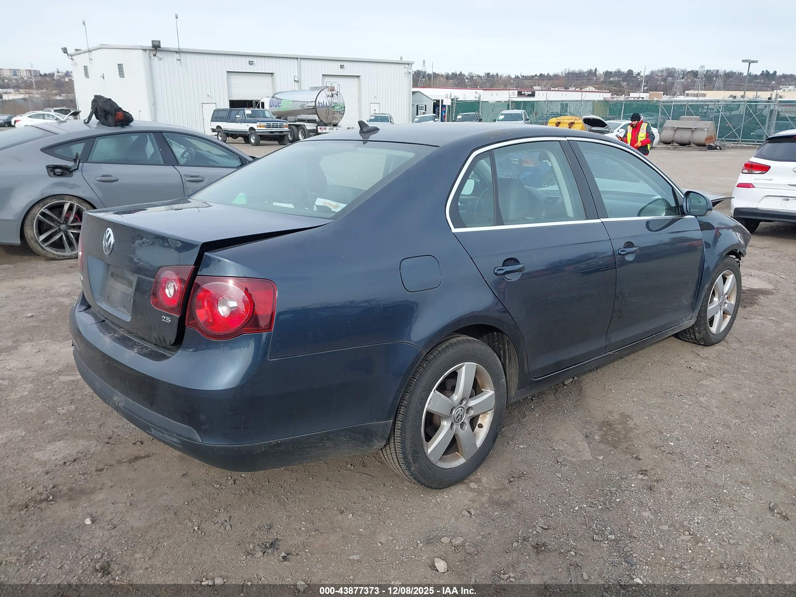VOLKSWAGEN JETTA image 4