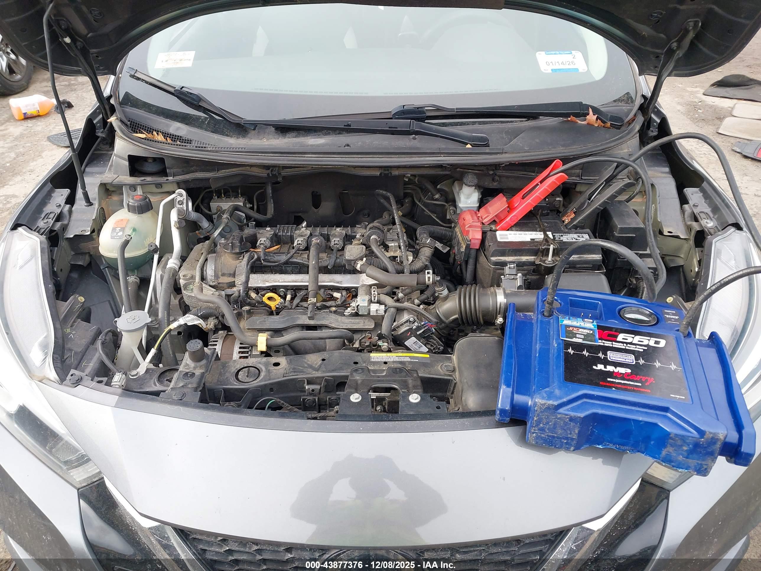 NISSAN VERSA image 10